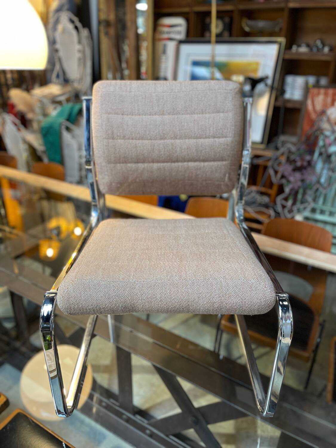 Fauteuil / chauffeuse de salon tissus et chrome Atal 1970