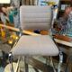 Fauteuil / chauffeuse de salon tissus et chrome Atal 1970