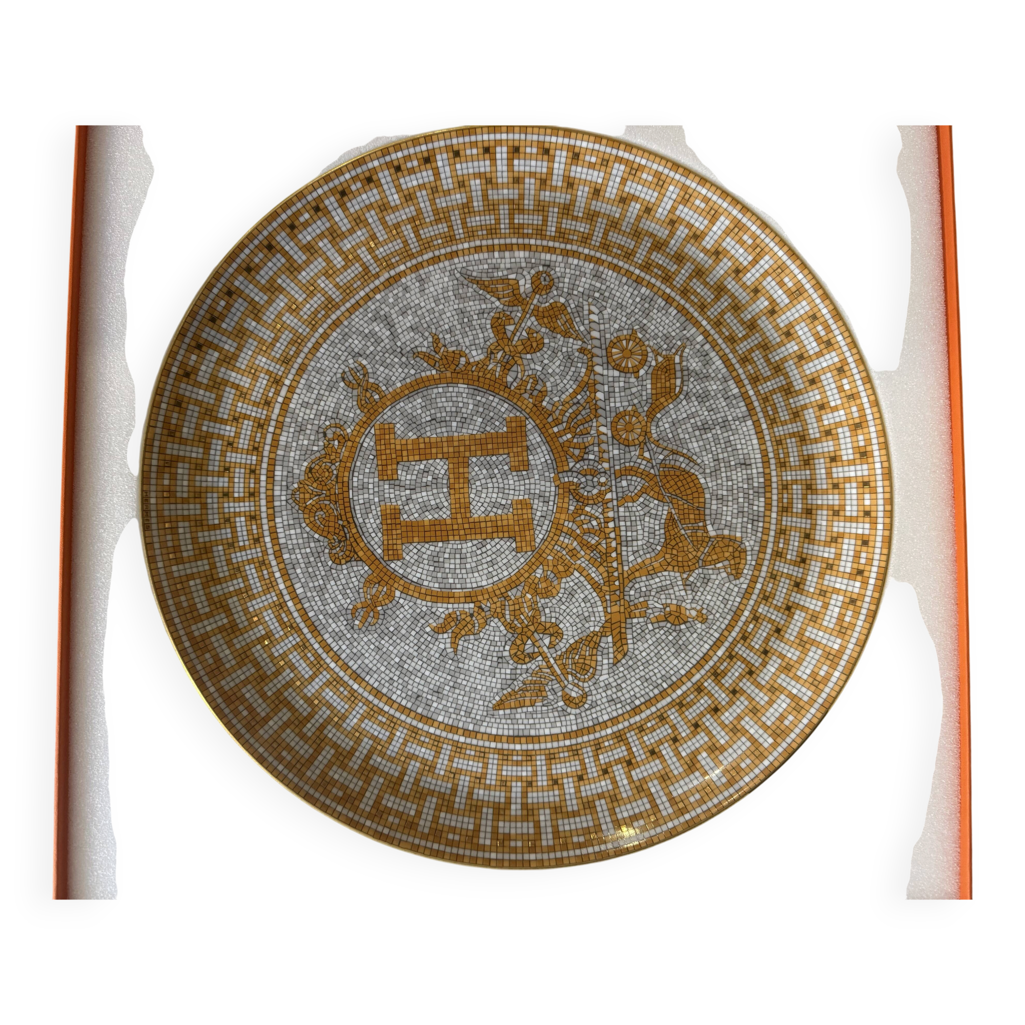 Mosaic tart dish in 24-carat gold by Hermès