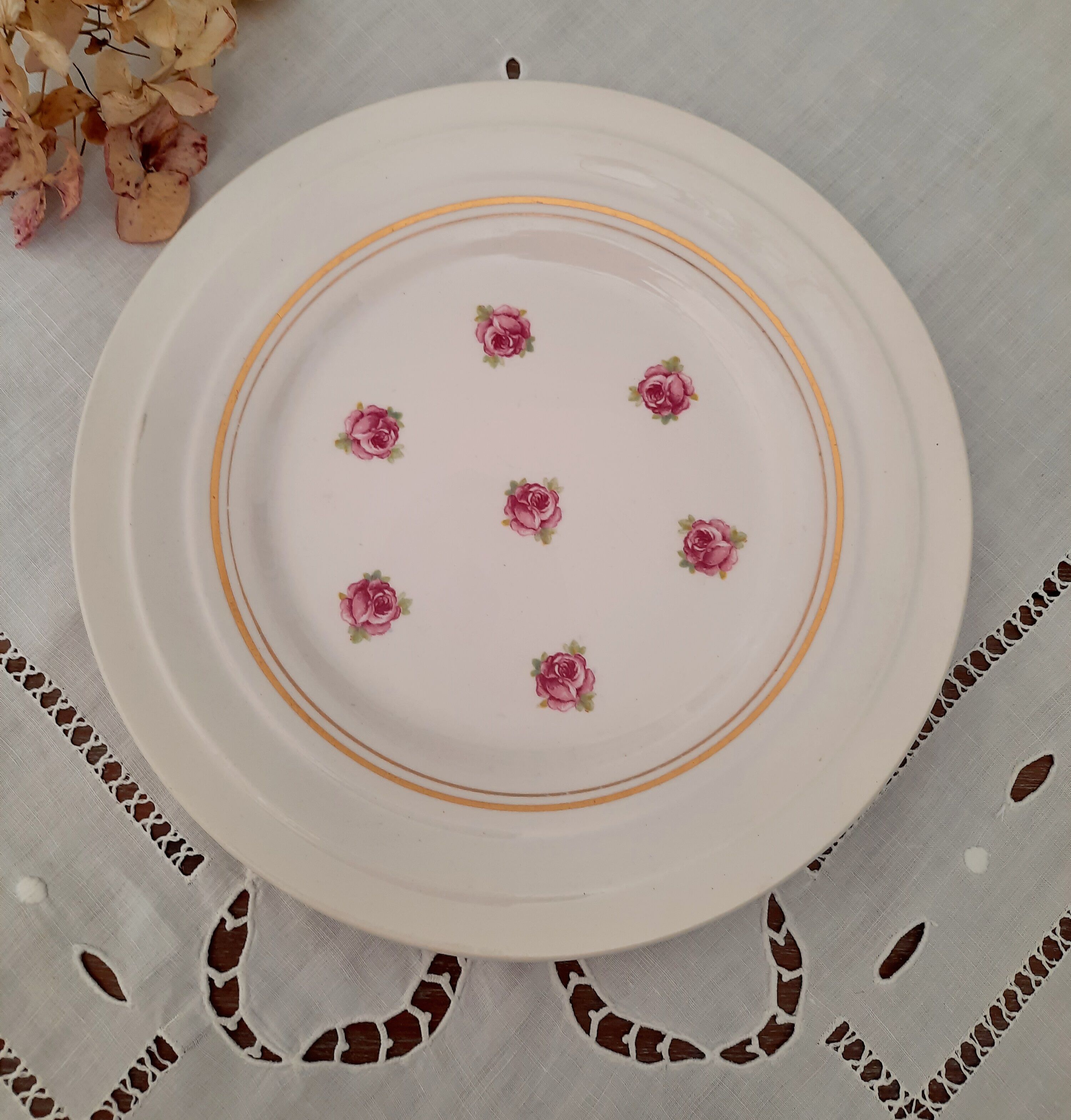 Cake service with mismatched plates