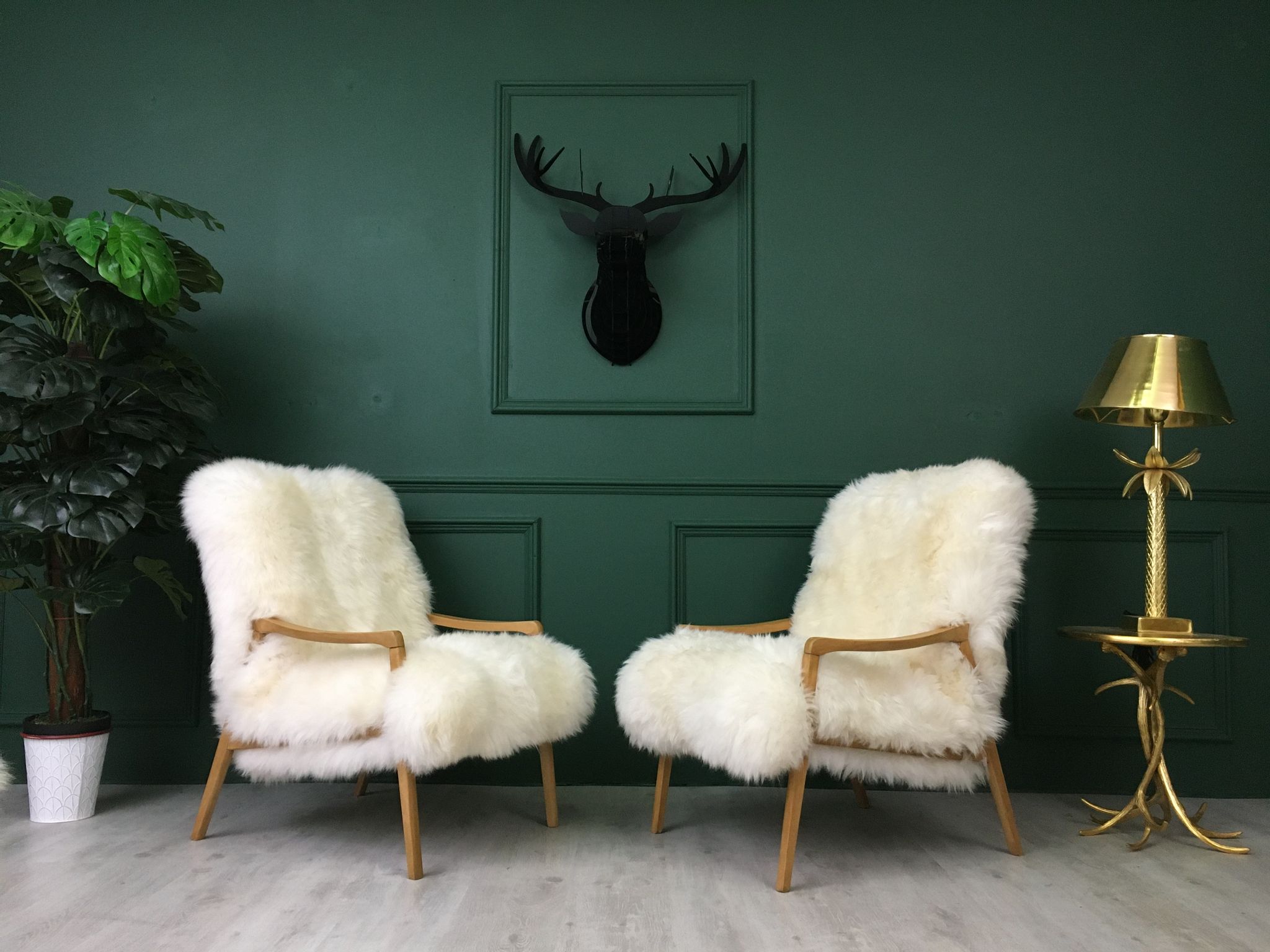 Vintage Design Art Deco White Sheepskin Fluffy Fury Chair Armchair