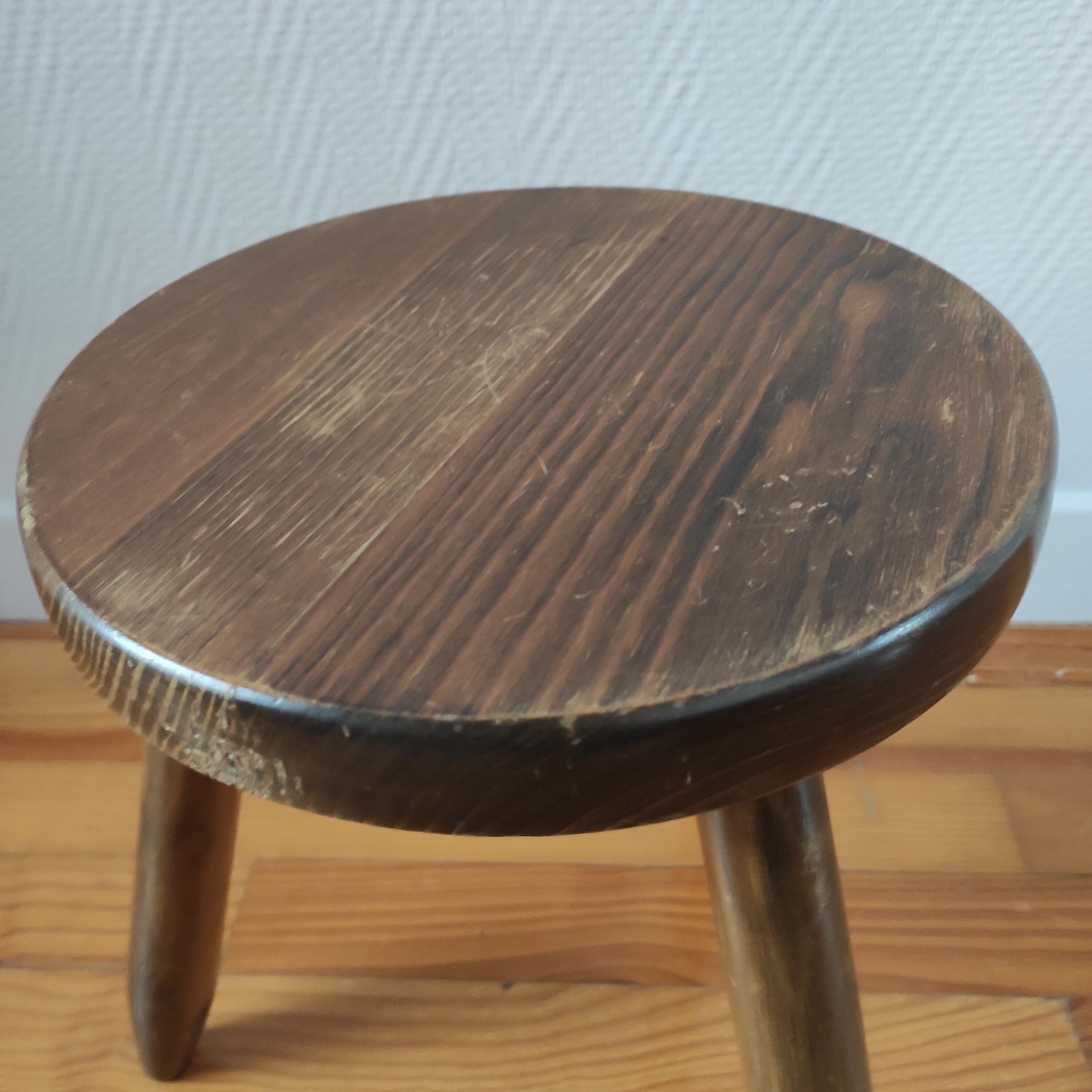 Tripod stool
