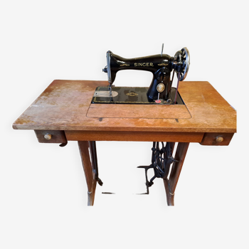 Singer sewing machine with cabinet