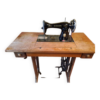 Singer sewing machine with cabinet