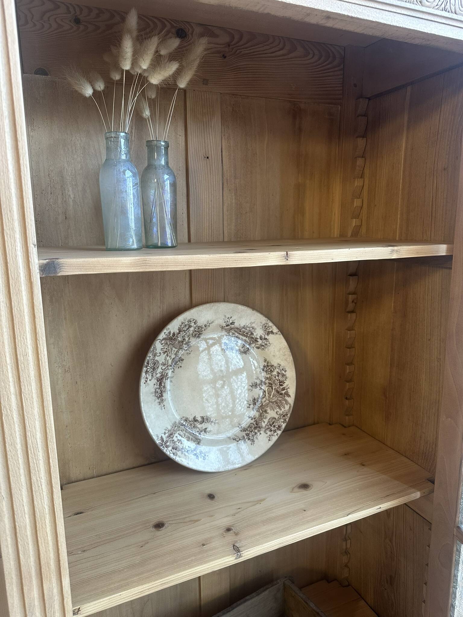 Antique display cabinet in oak and walnut, Louis XVI style.