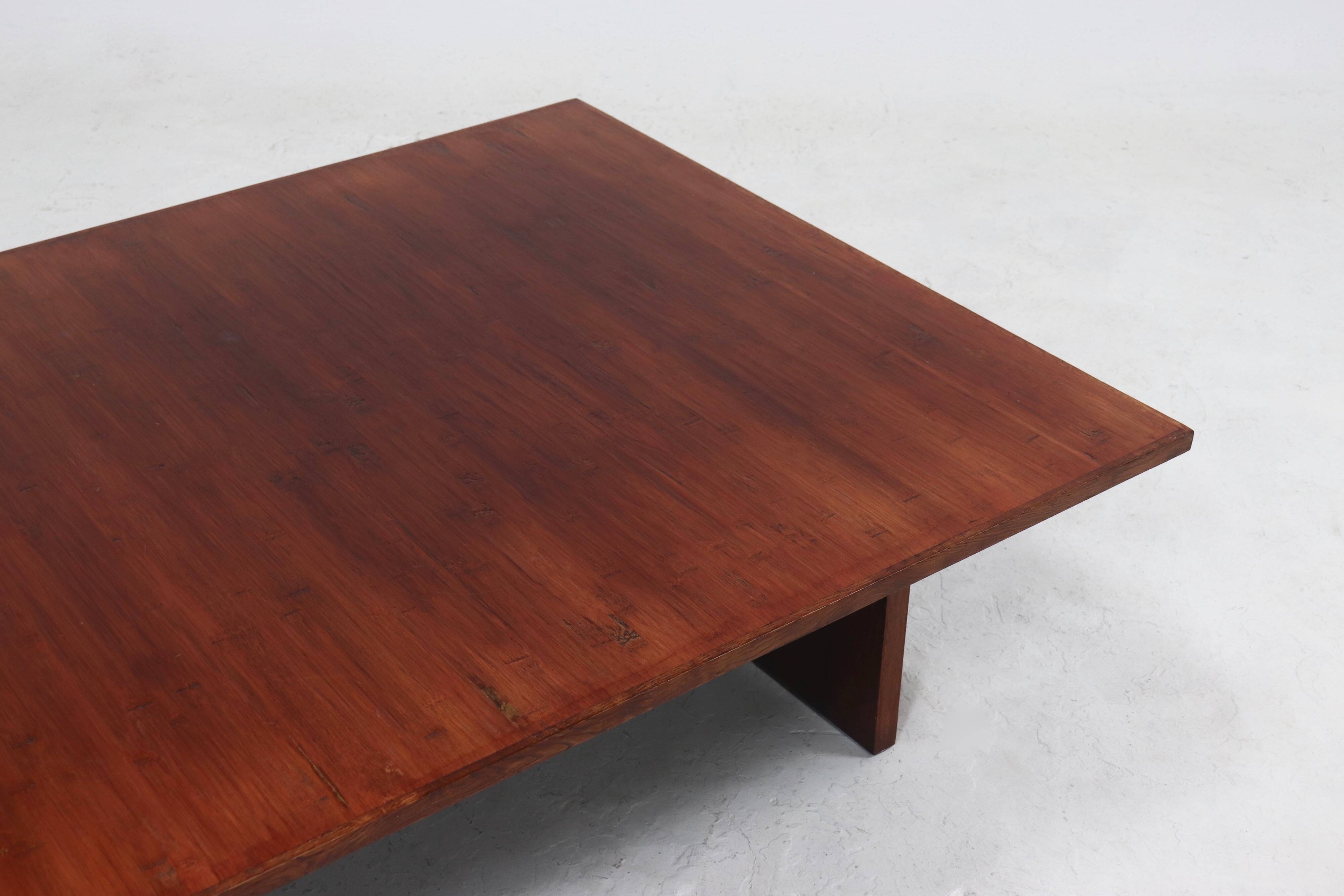 Grande table basse en bambou et bois belge des années 1980