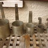 5 mesures à lait anciennes