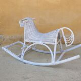 Cheval à bascule en rotin blanc vintage