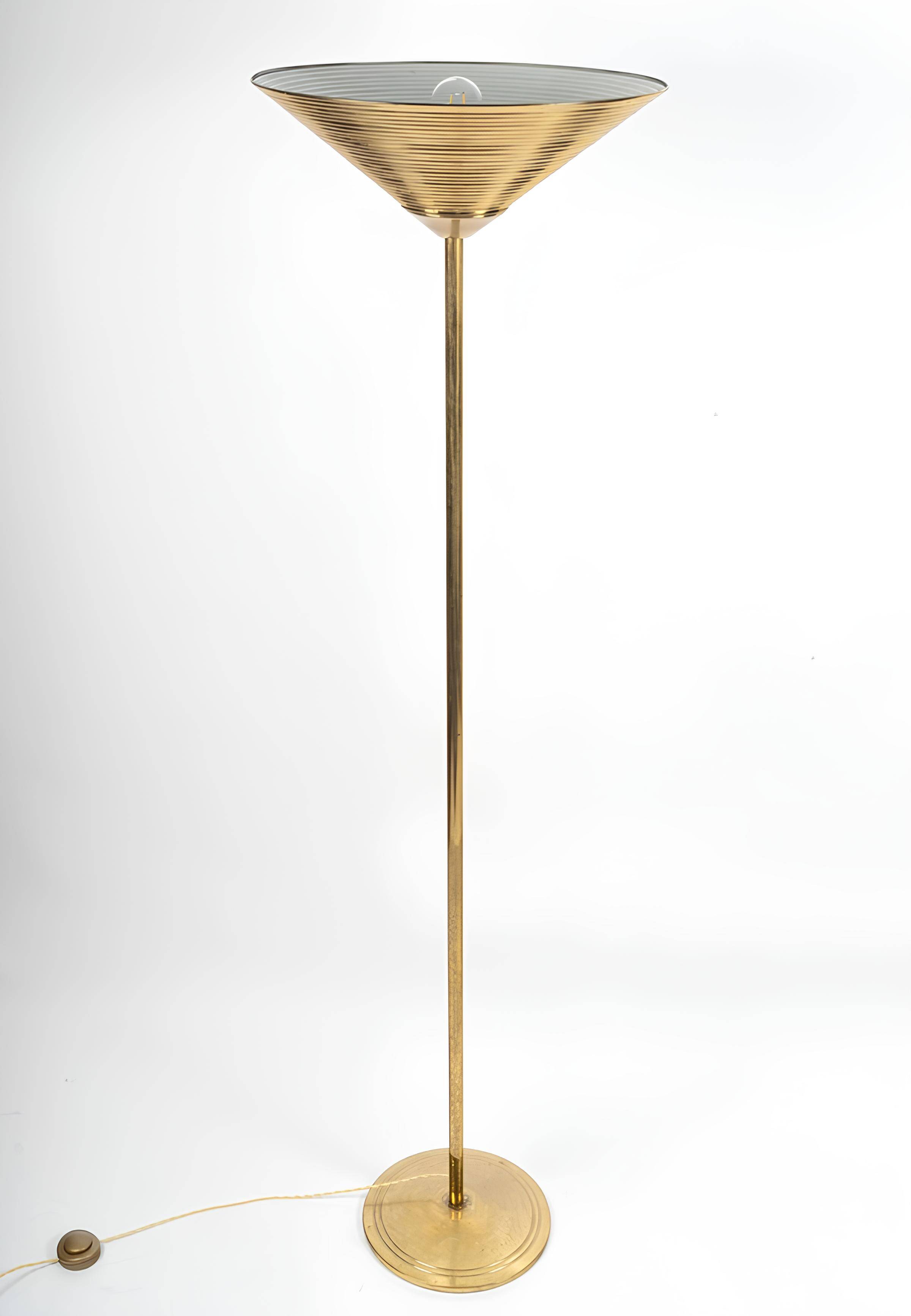 Lampadaire torchière en laiton Travail italien, circa 1965–1975