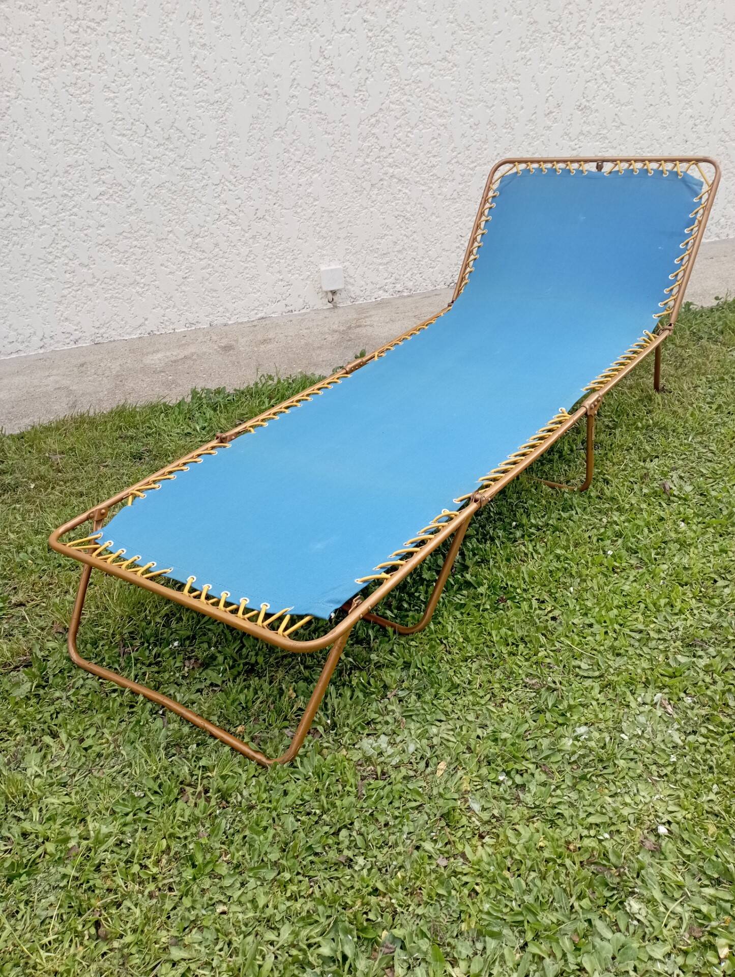 Folding sun lounger