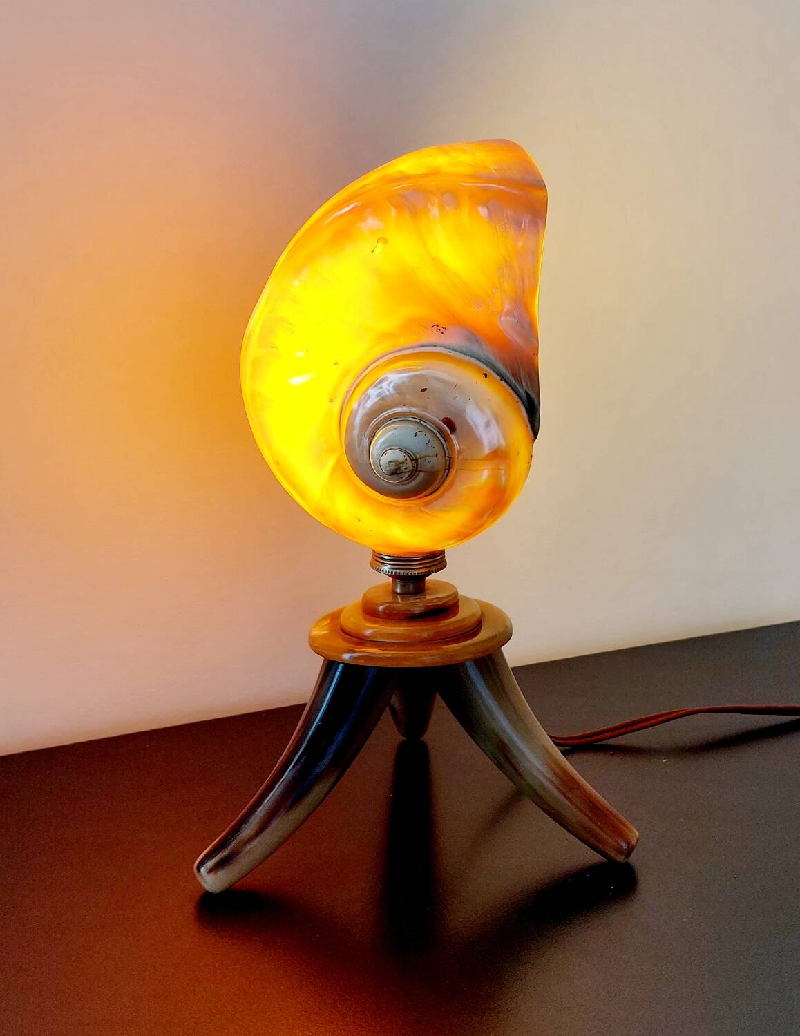 Vintage shell lamp