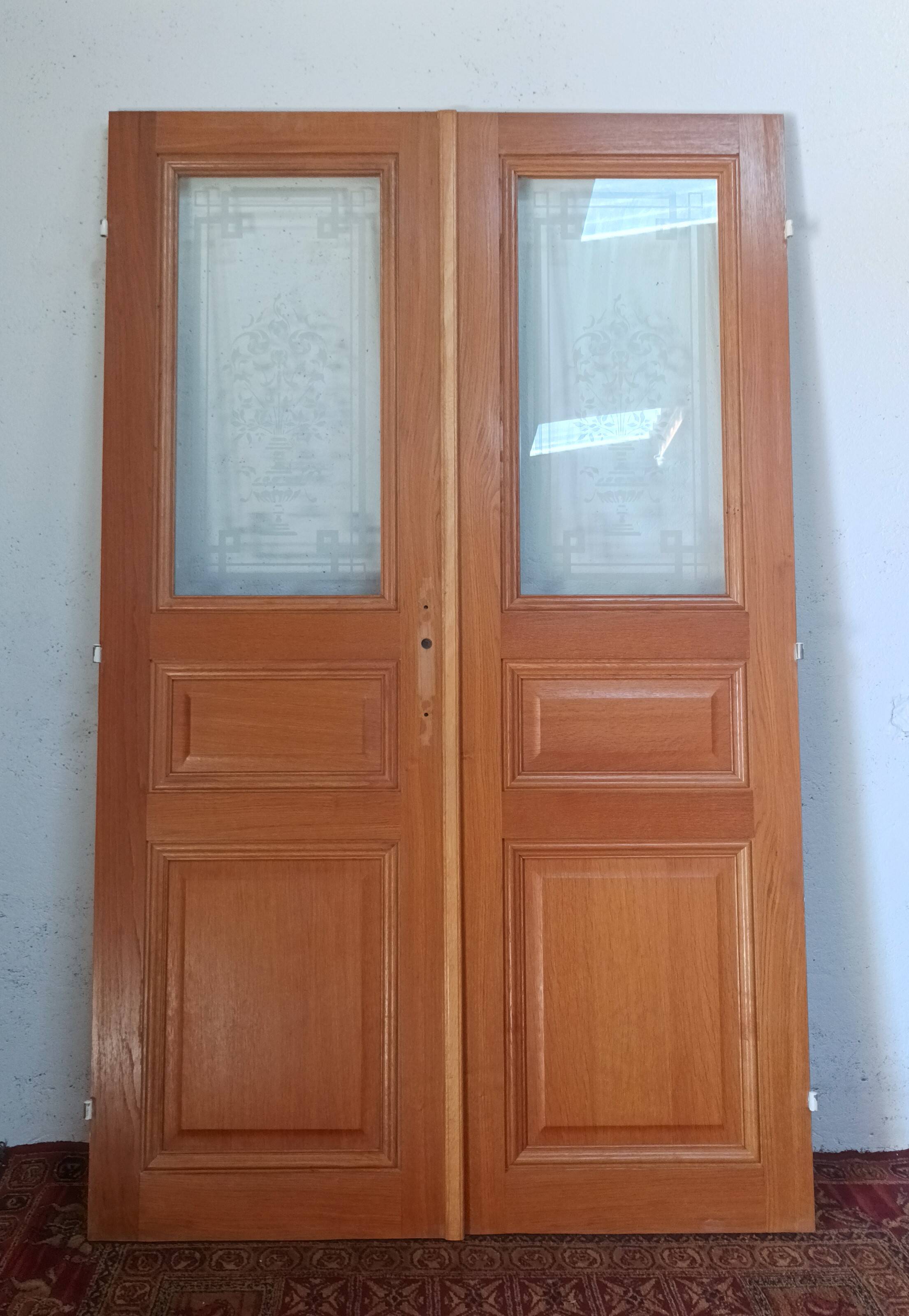 Double glass door in blond oak