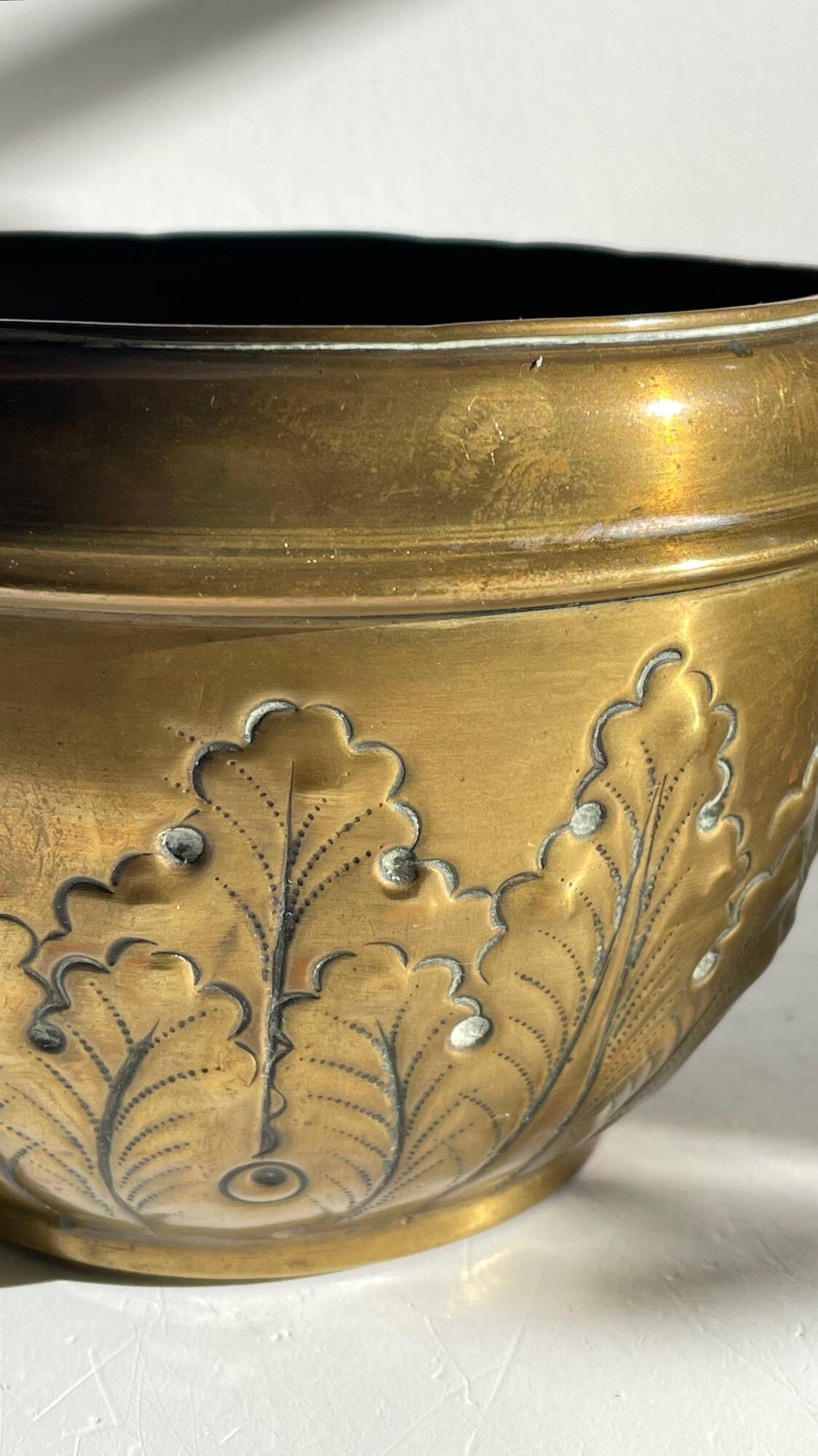 Art nouveau floral decor planter