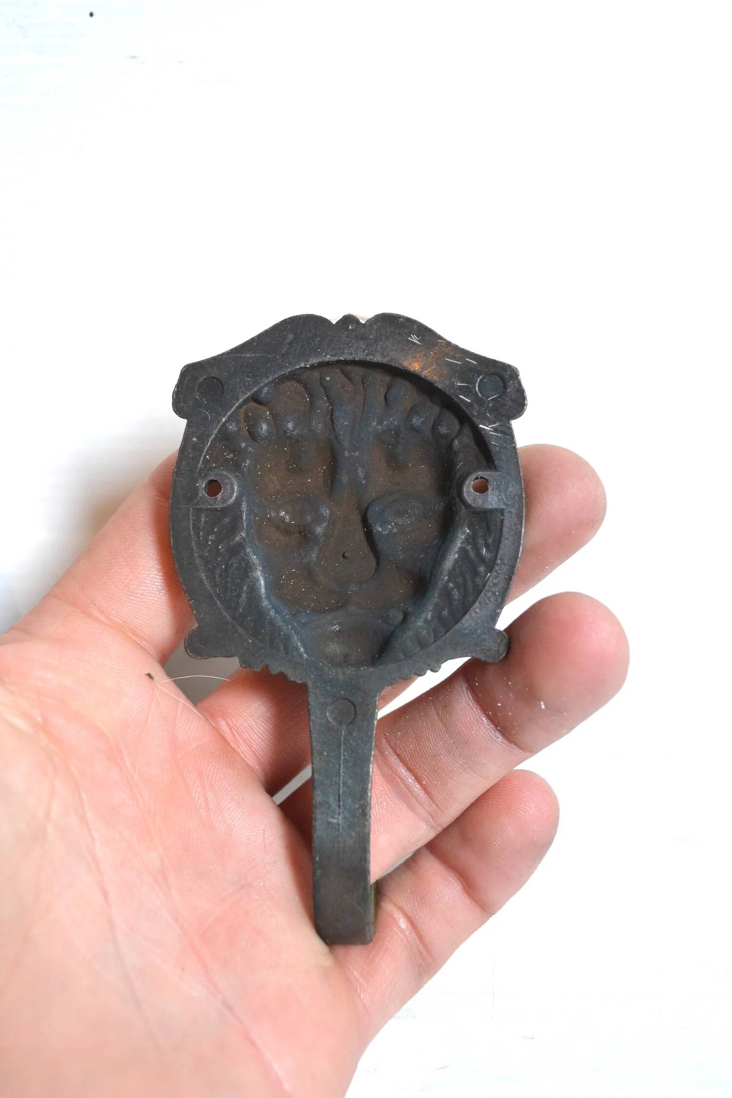 Lion hook