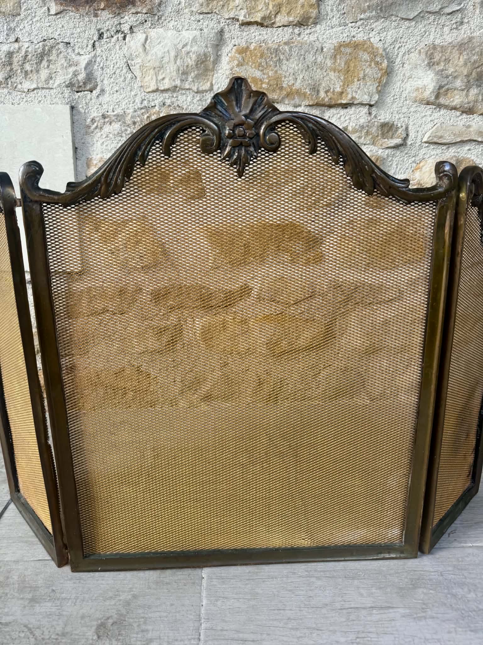 Fireplace screen in brass Louis XV style