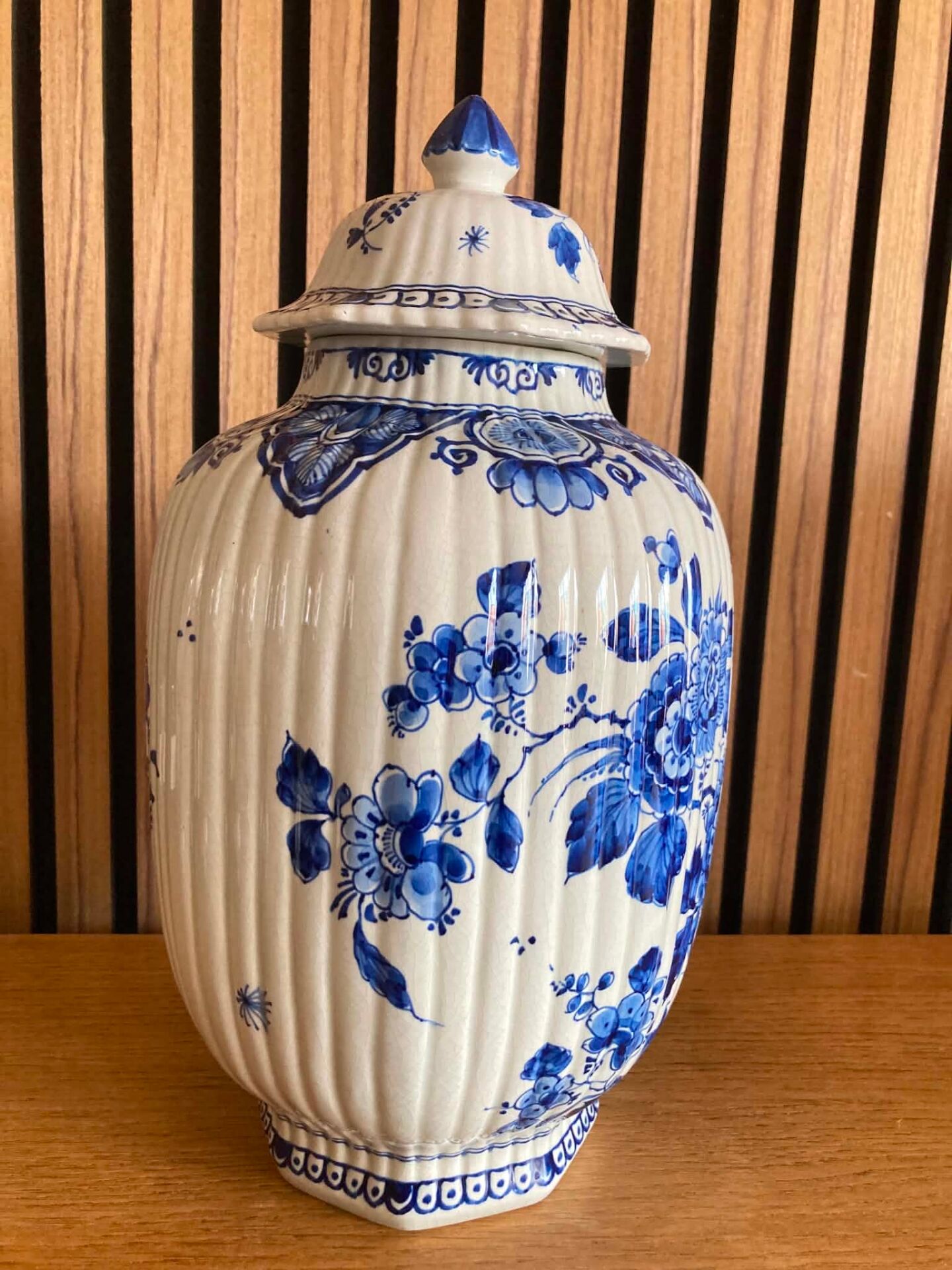 Vase with lid Delf