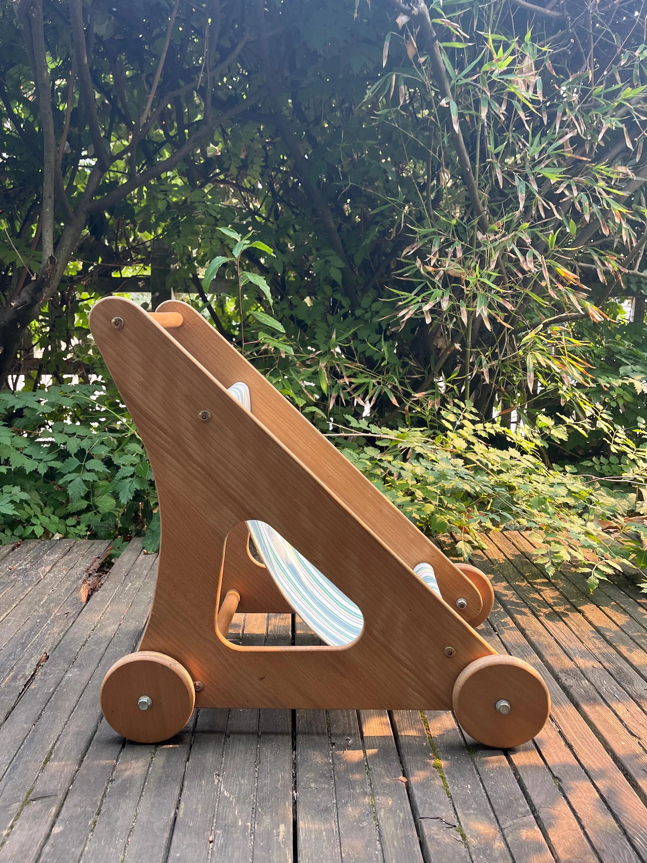Poussette chariot de marche bébé bois vintage