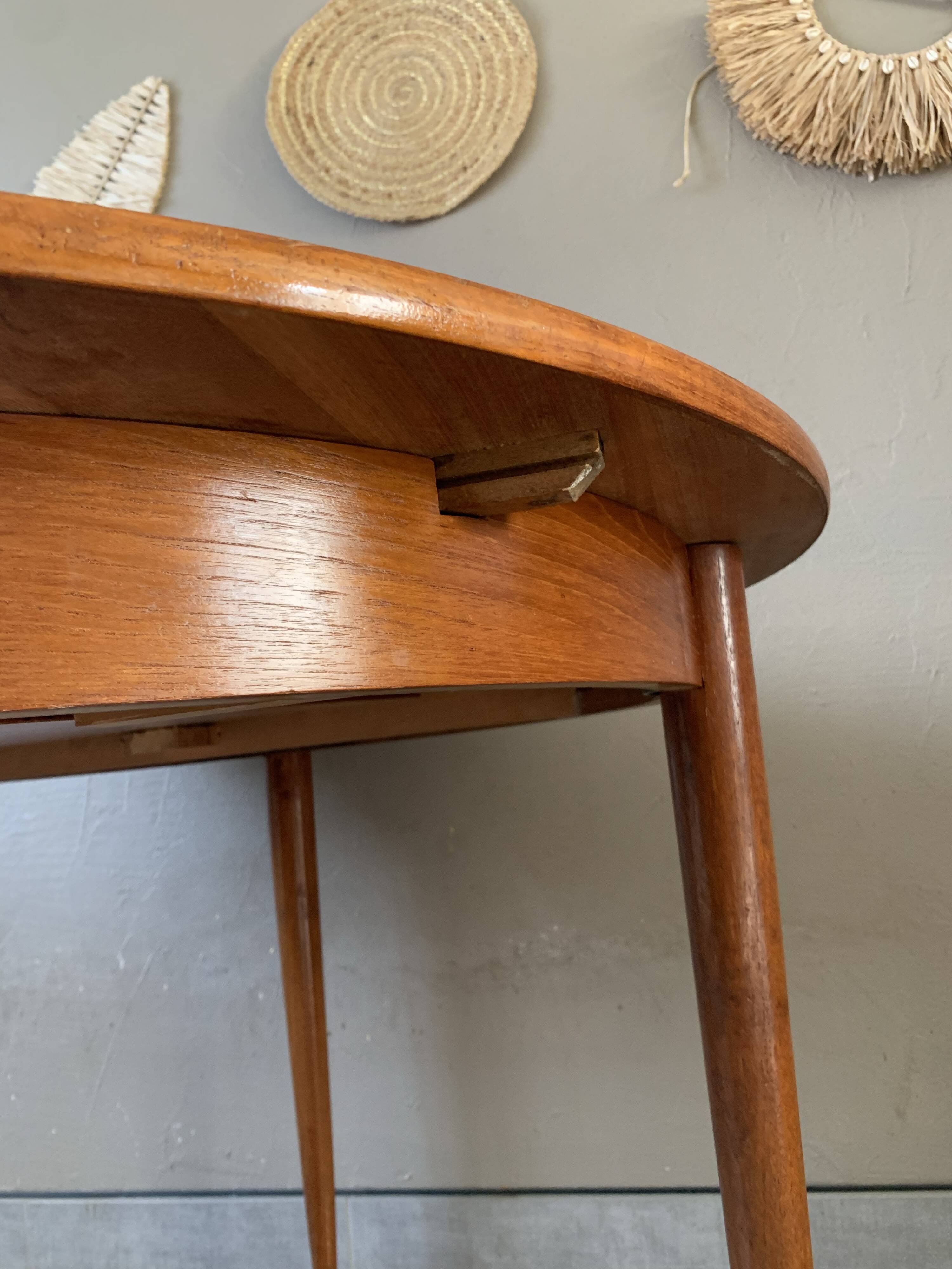 Vintage scandinavian table from the 60s extendable with butterfly extension