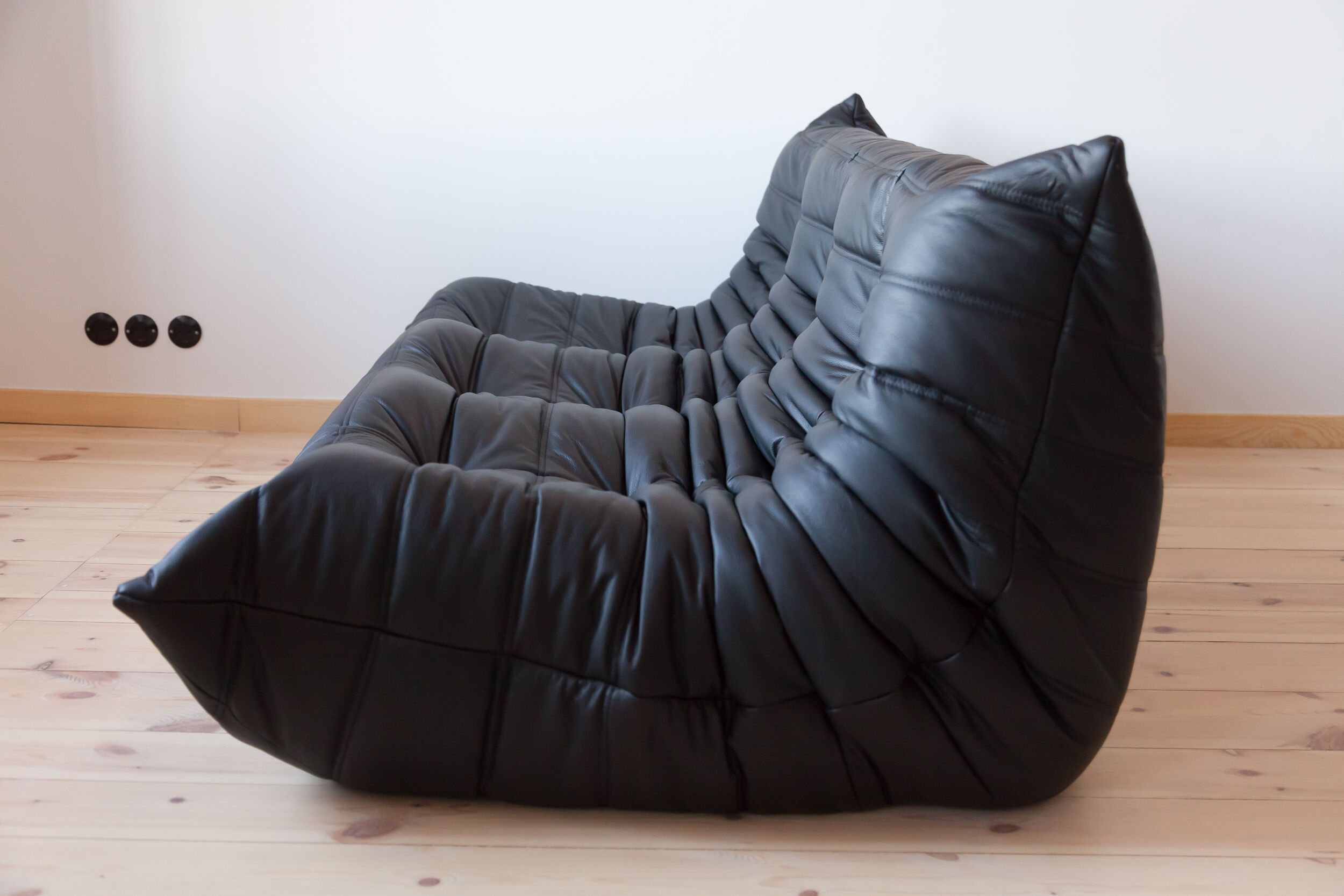 Set Togo leather black model designed by Michel Ducaroy 1973