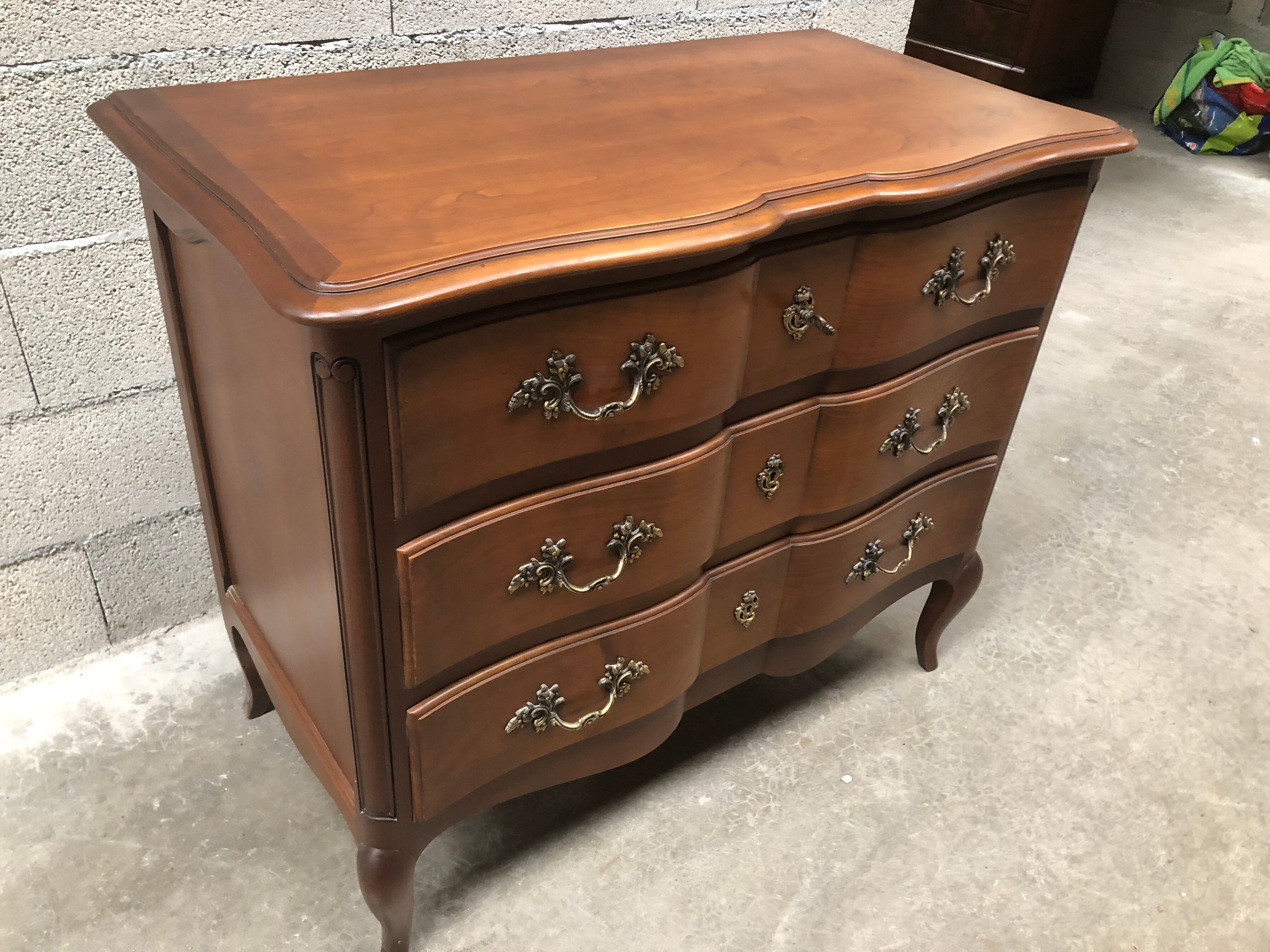 Commode de style Louis XV merisier