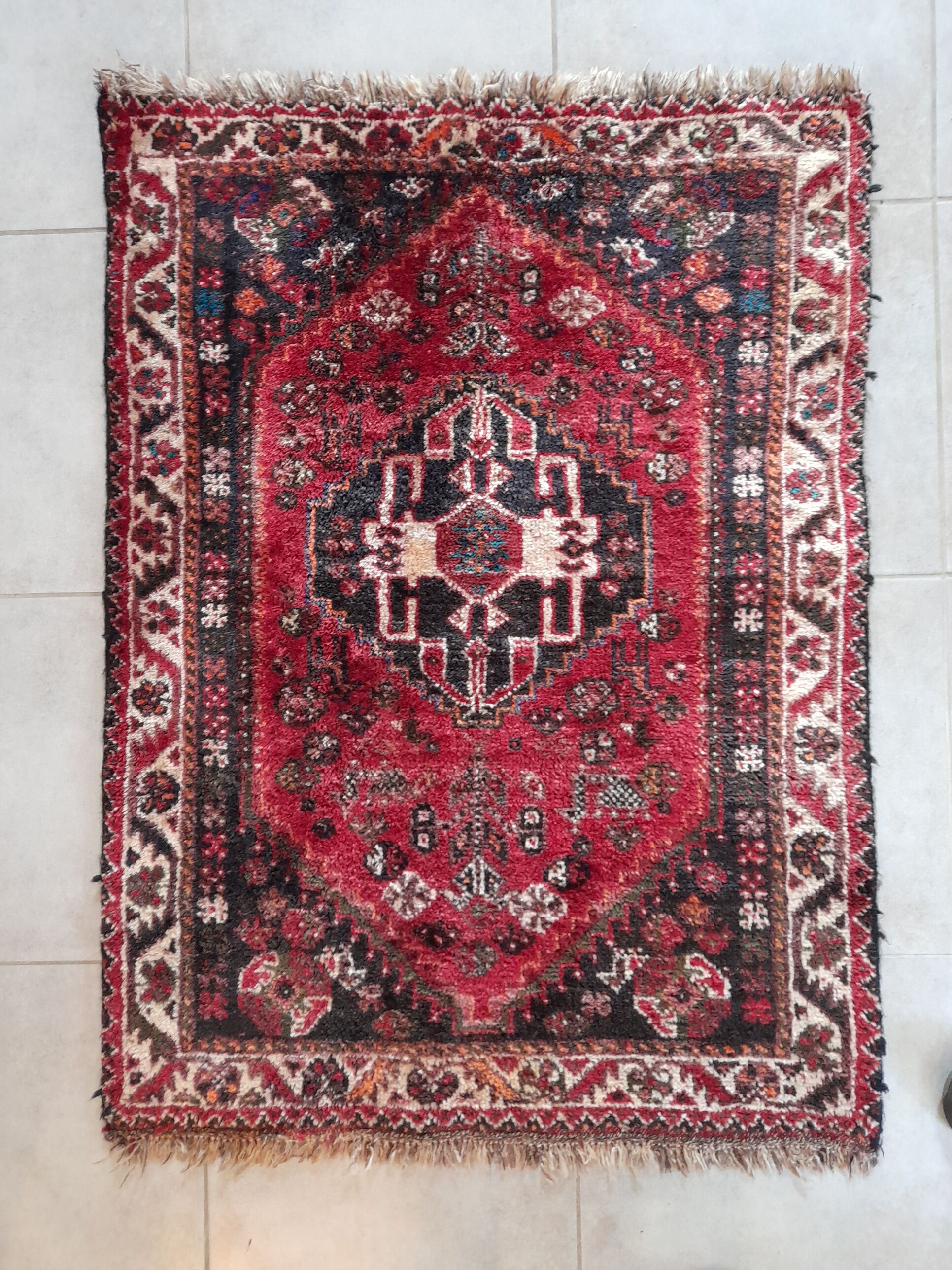 Tapis persan Chiraz noué main 124x94 cm
