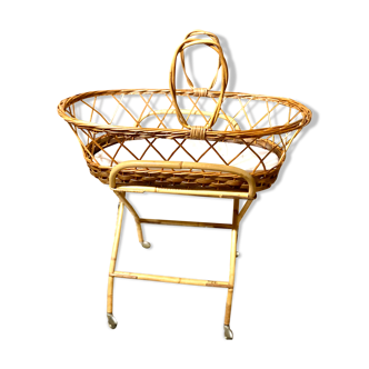 Wicker and rattan bassinet