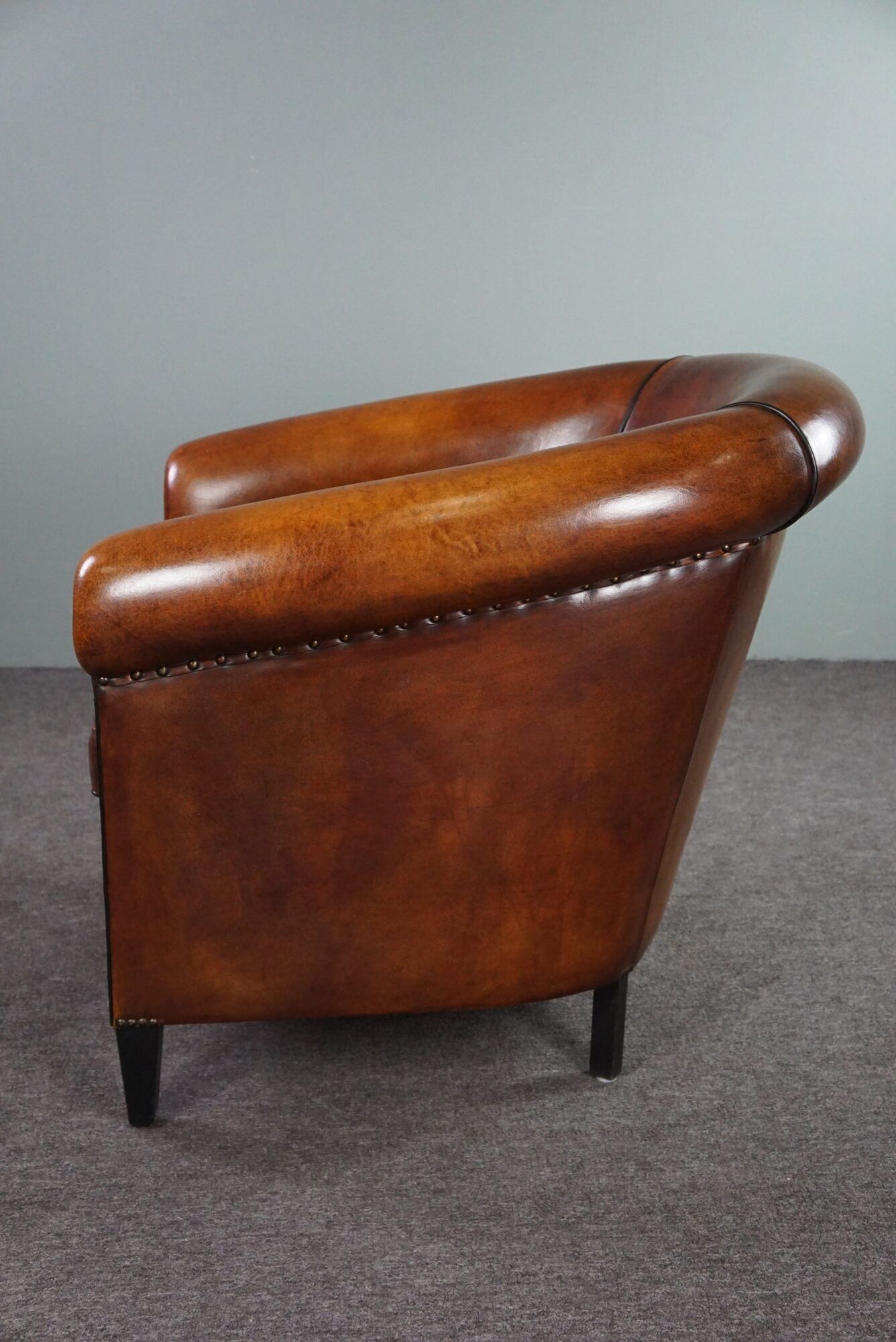 Club armchair in sheepskin with black piping
