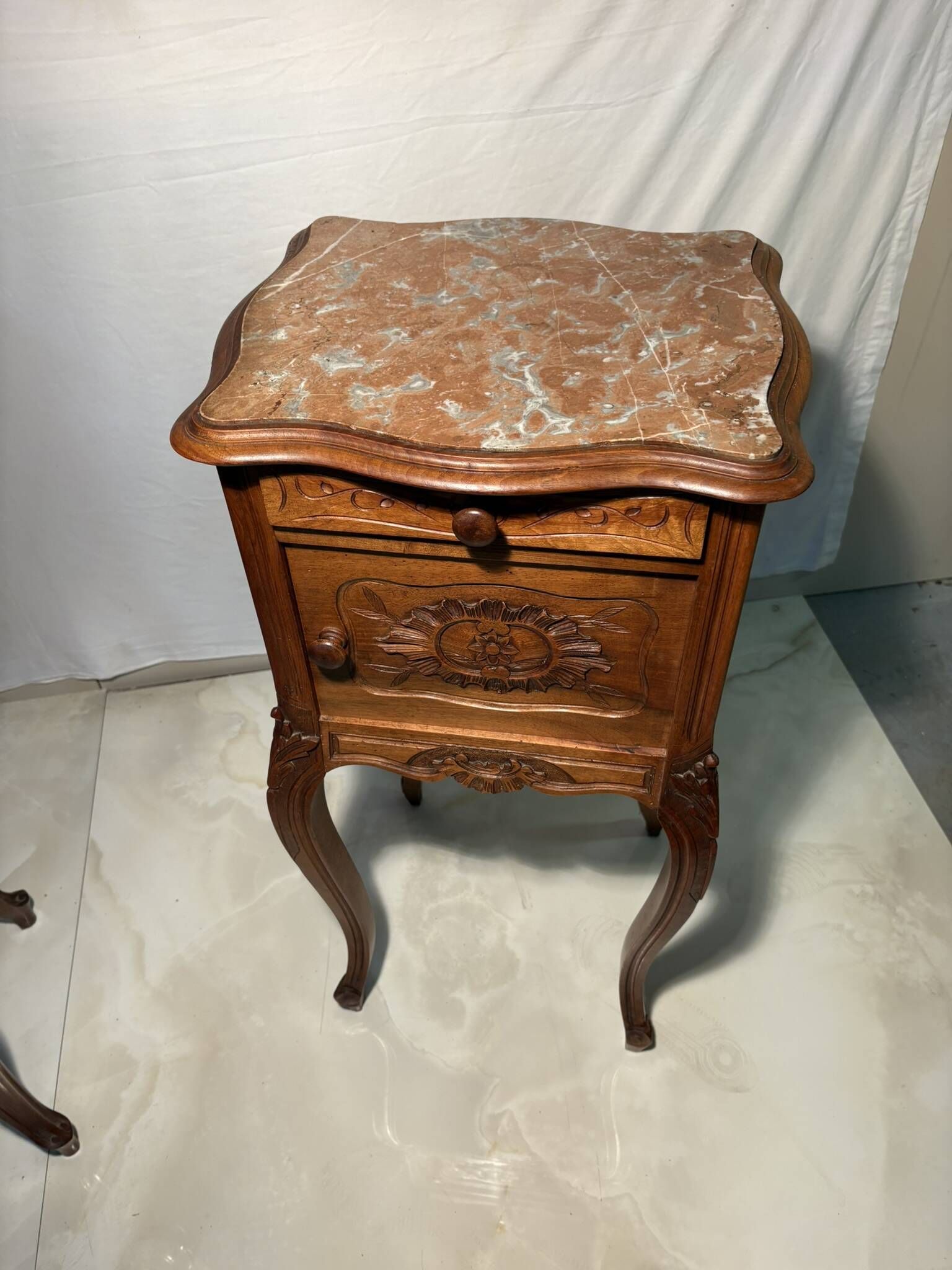 Pair of antique bedside tables with marble top and ceramic niche