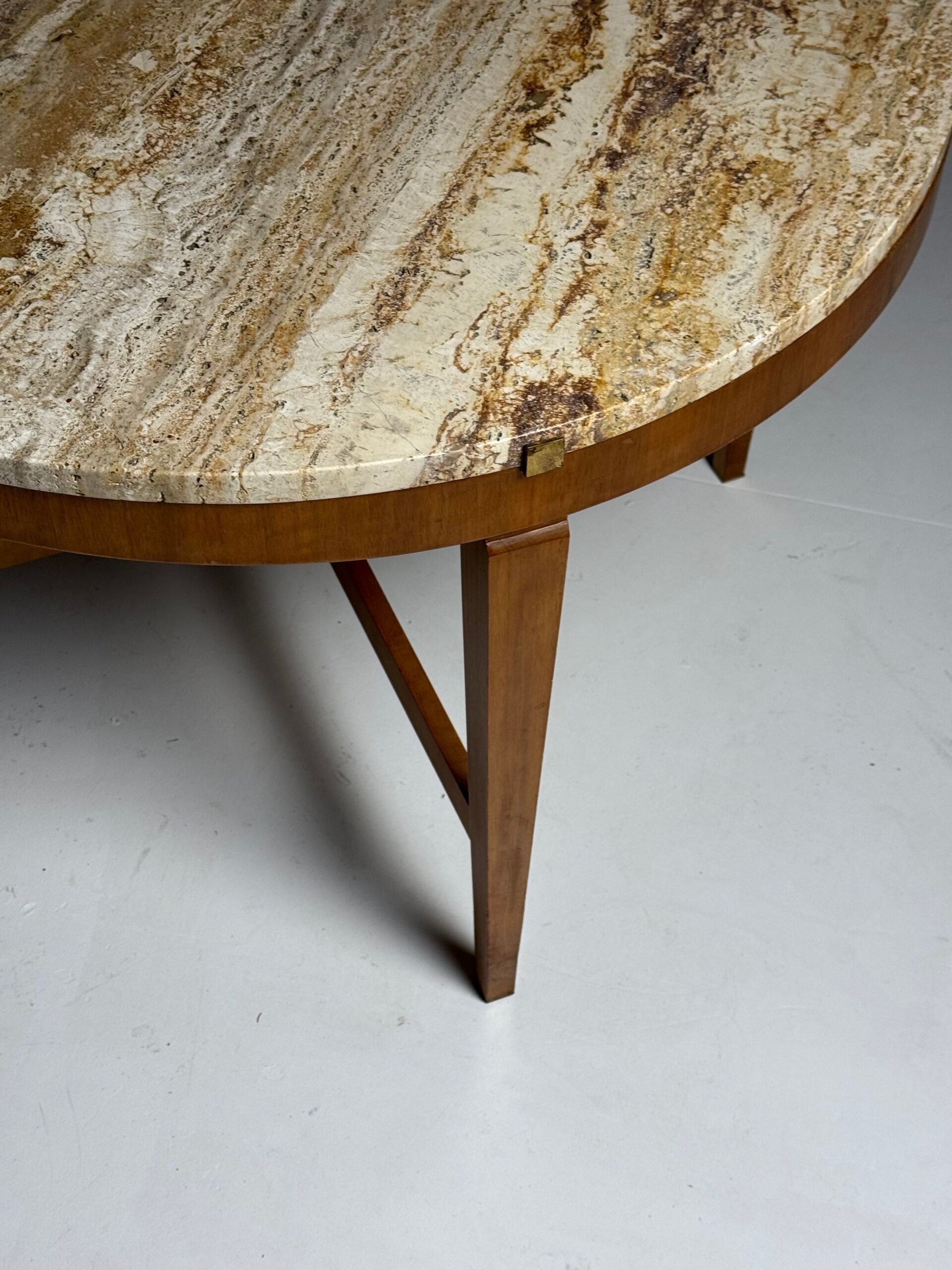 Table basse en marbre travertin