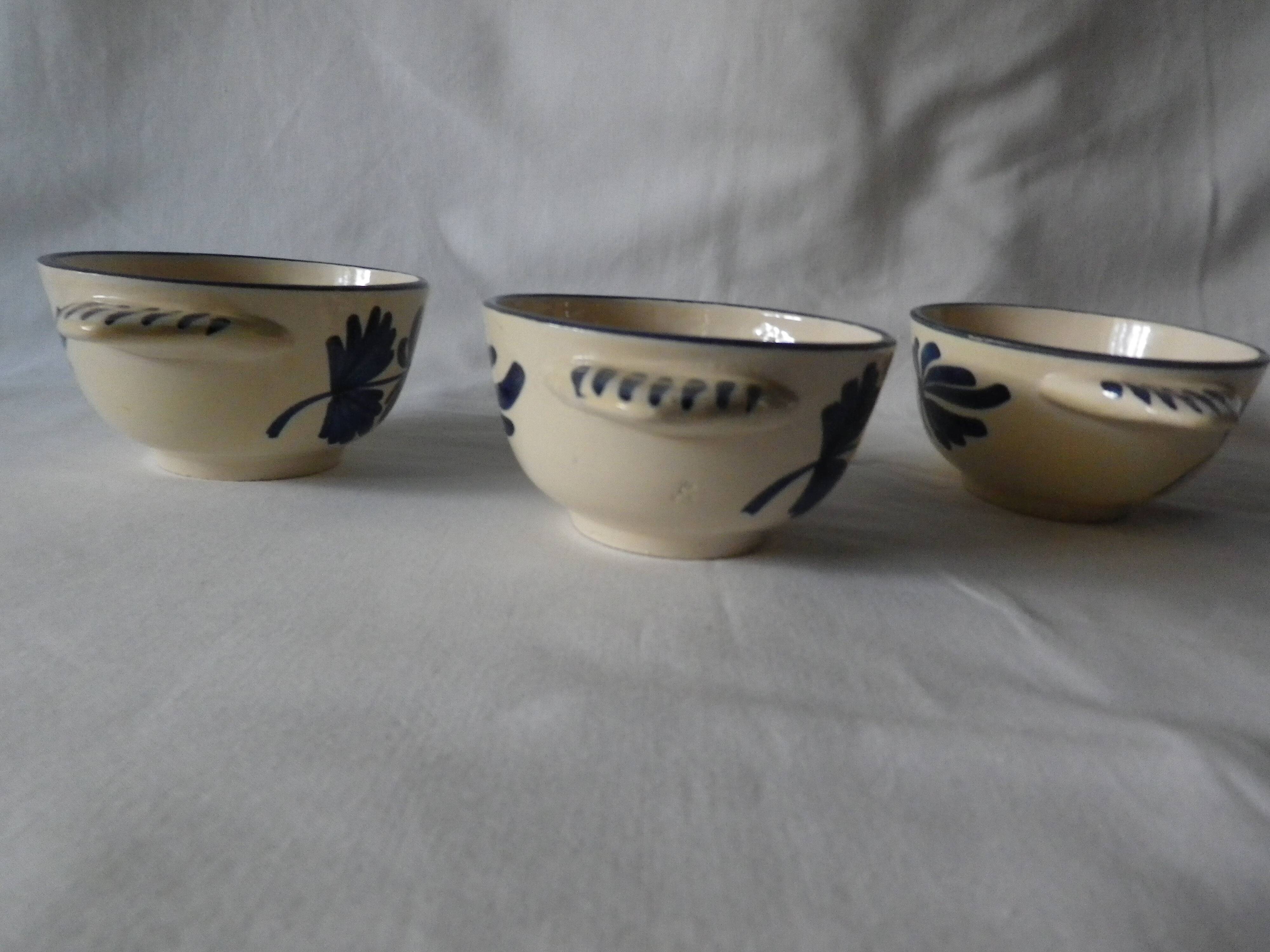 set of 3 small eared bowl