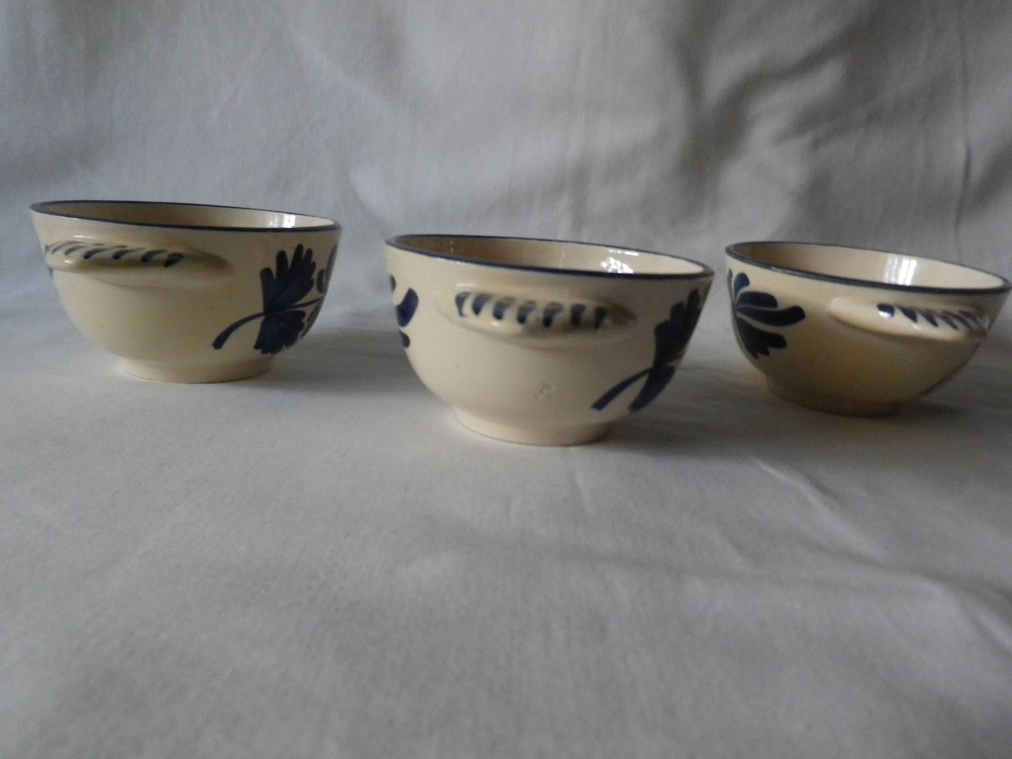 set of 3 small eared bowl