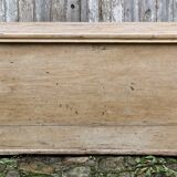 Old wooden chest, dovetail assembly