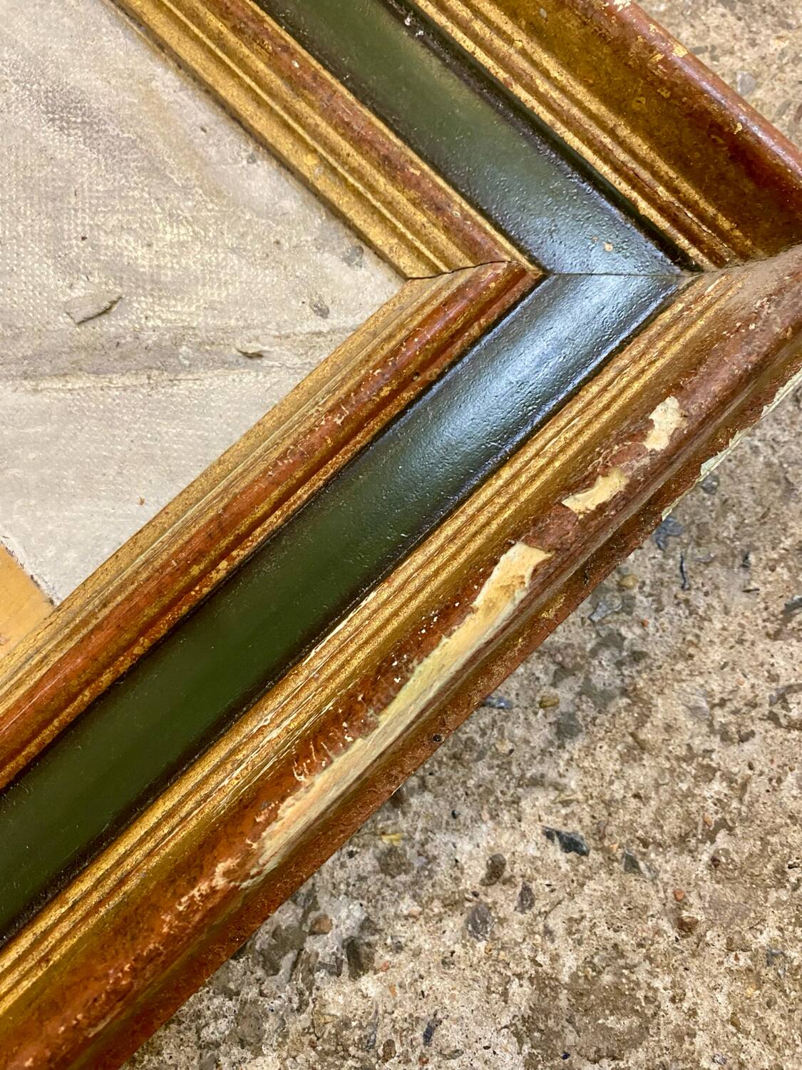 Modern sculpture table