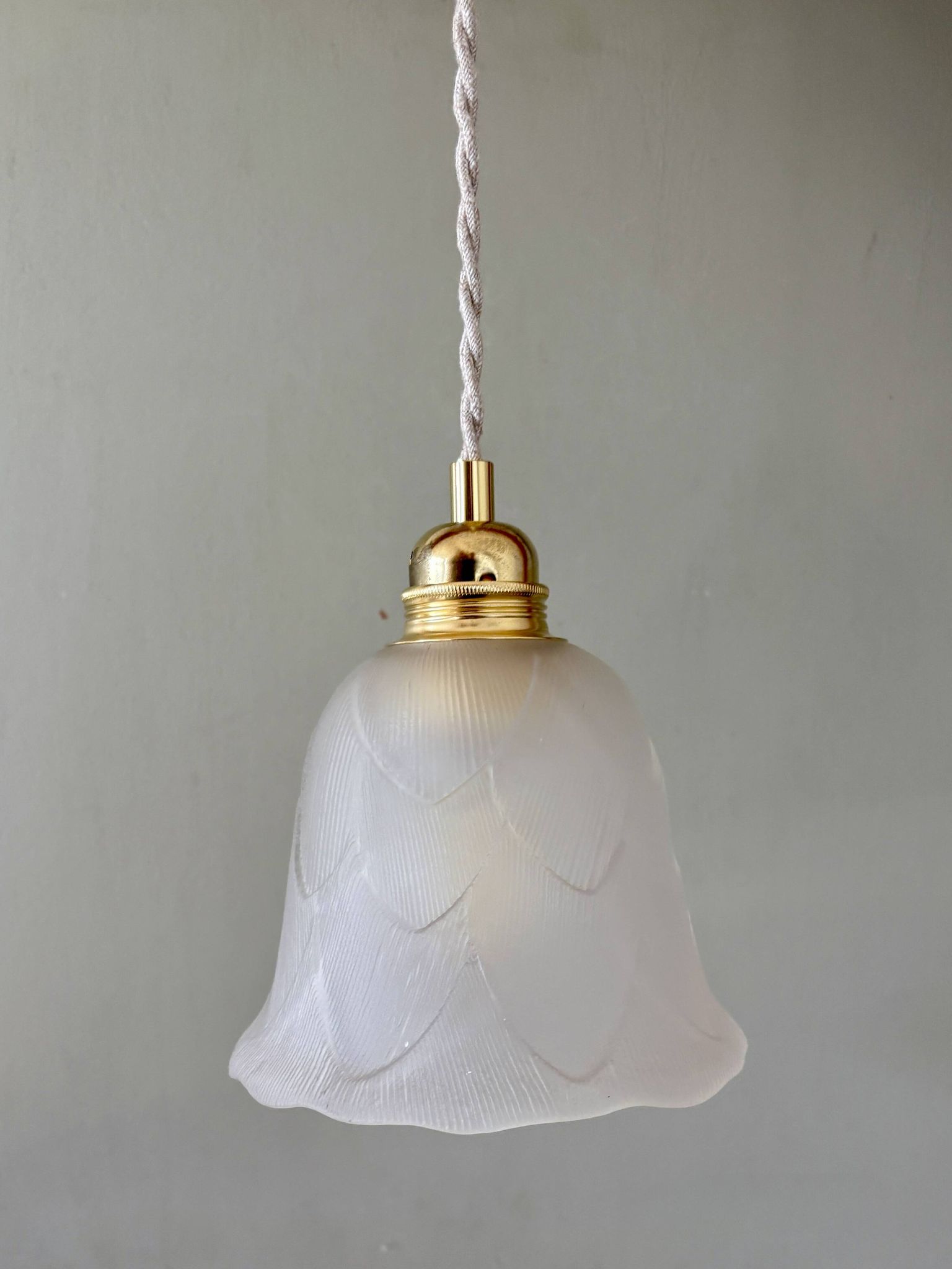 Suspension tulipe vintage en verre dépoli