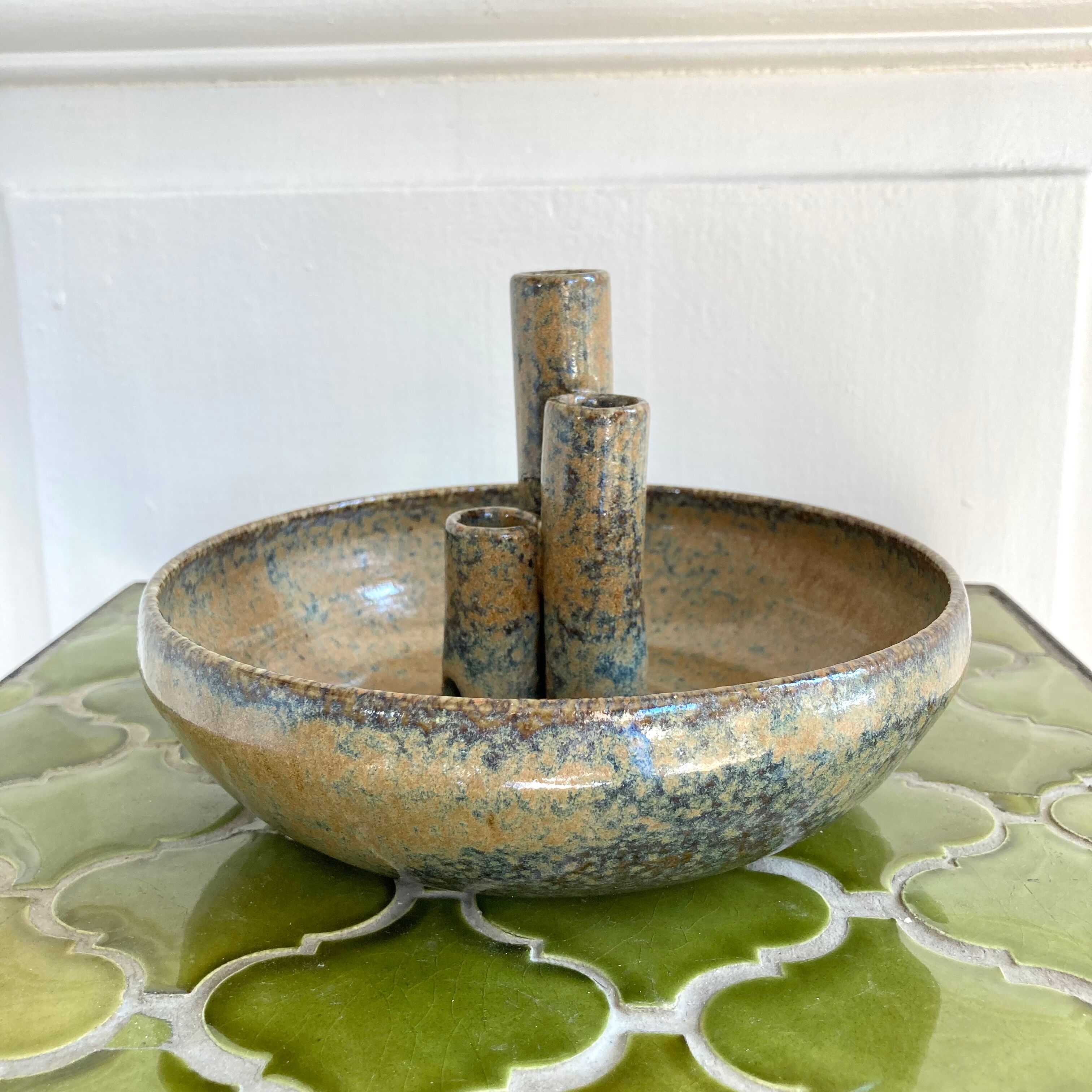 Pique vase flowers with sandstone cup