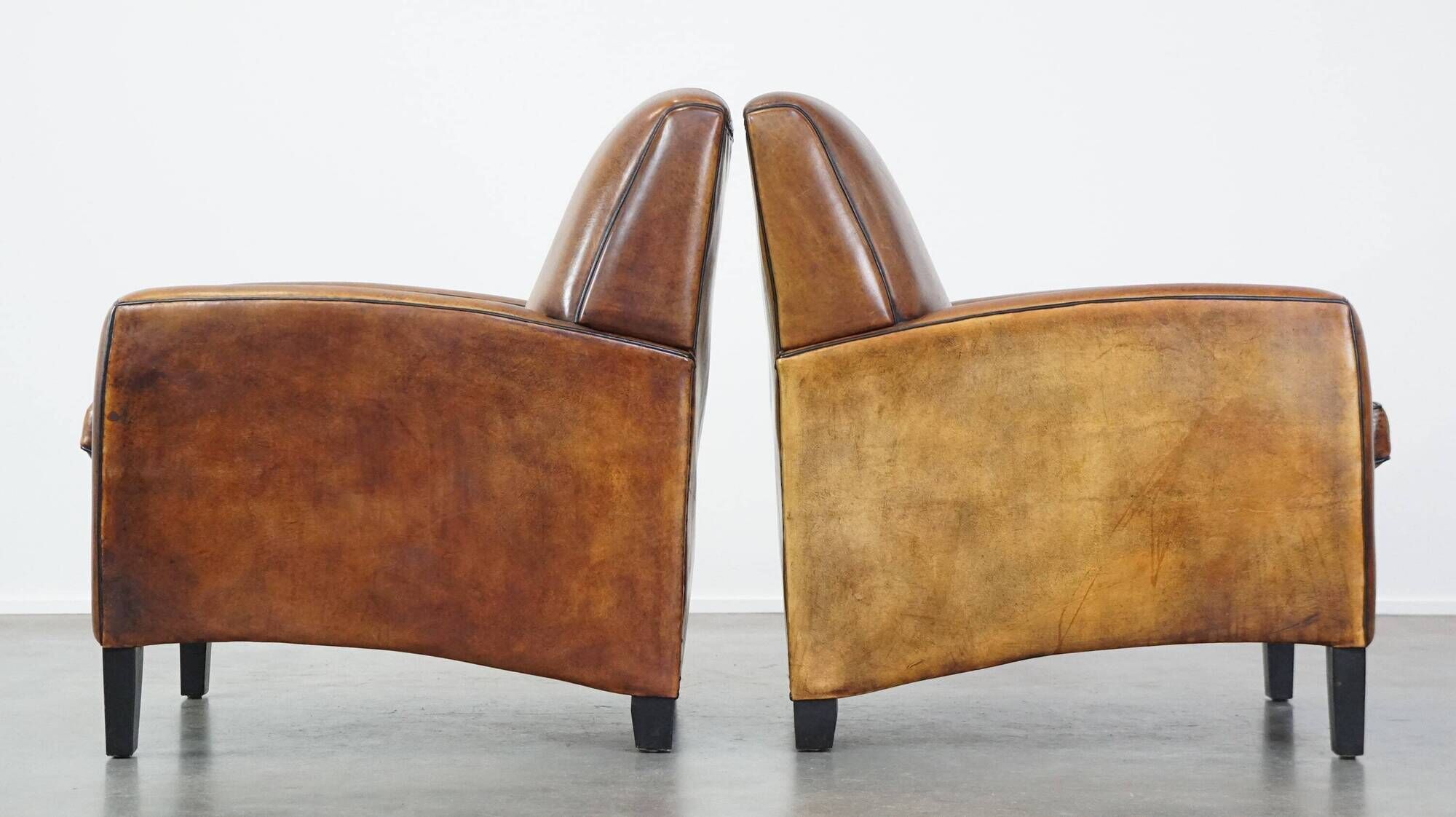 Set of 2 characterful, comfortable armchairs made of sheepskin leather with a sleek Art Deco design