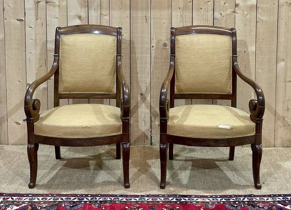 Pair of Restoration armchairs in mahogany from the end of the 19th century (fabric defects)