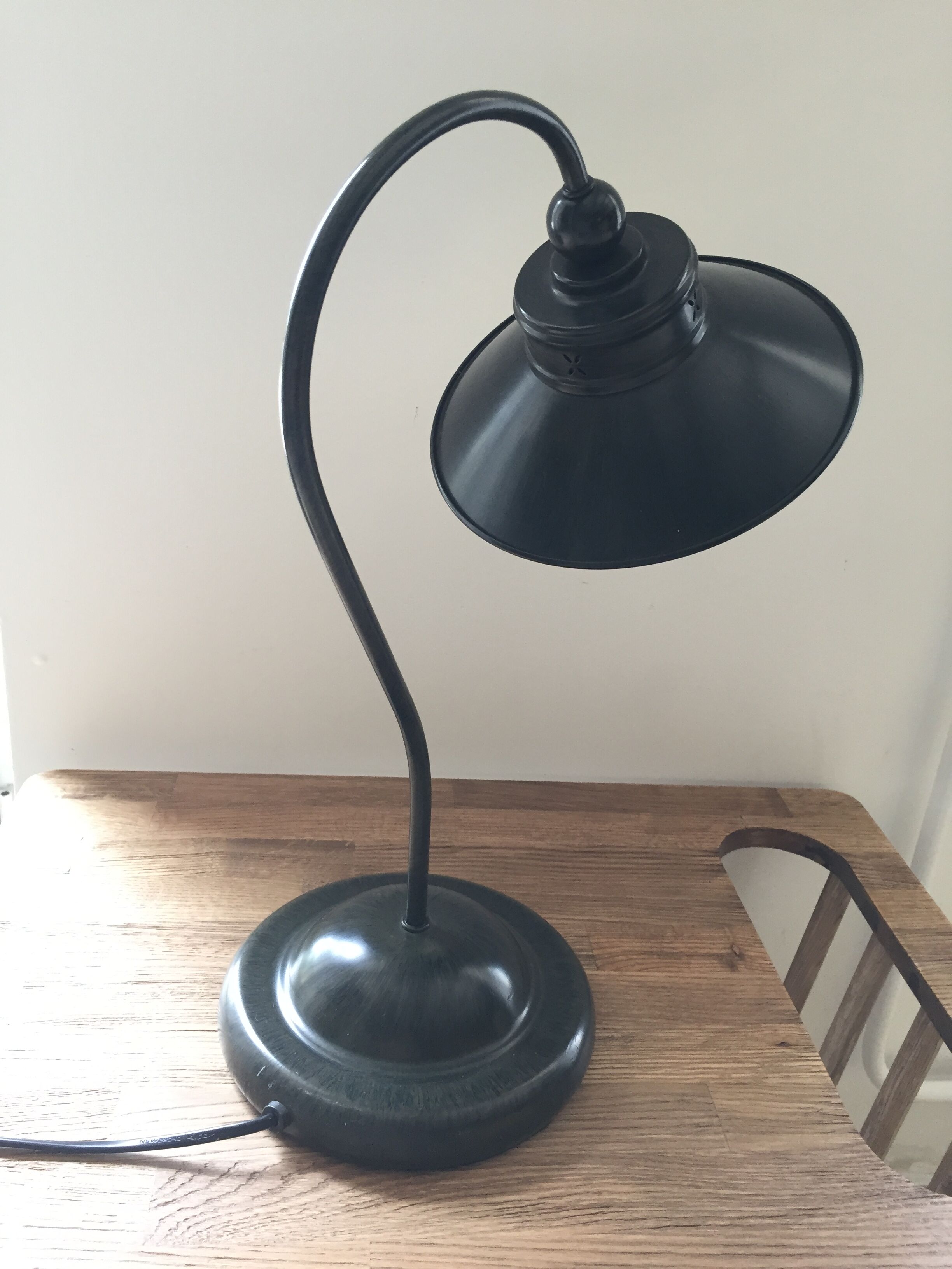 Industrial swan collar lamp