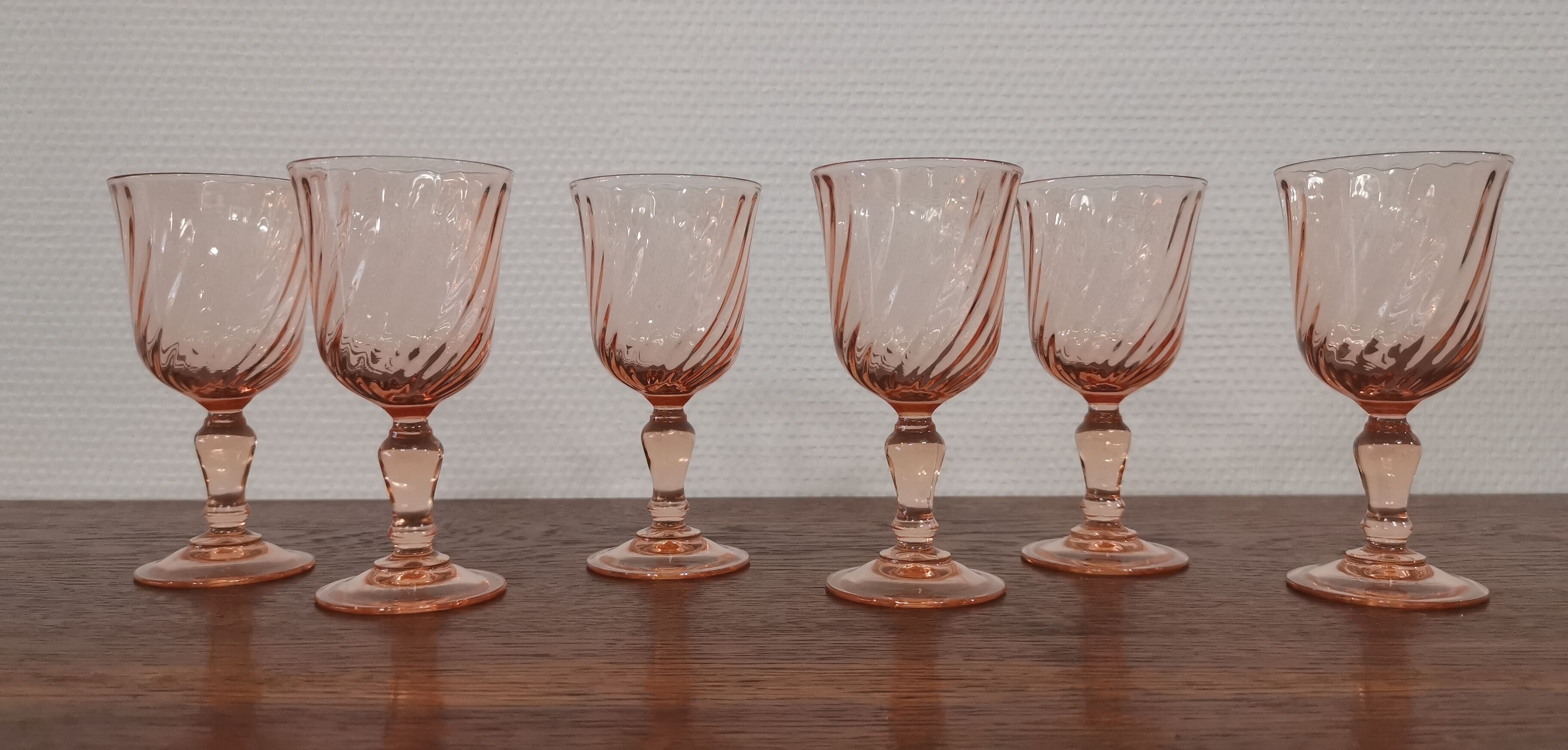 Set of 6 pink twisted white wine glasses "Rosaline" Luminarc France