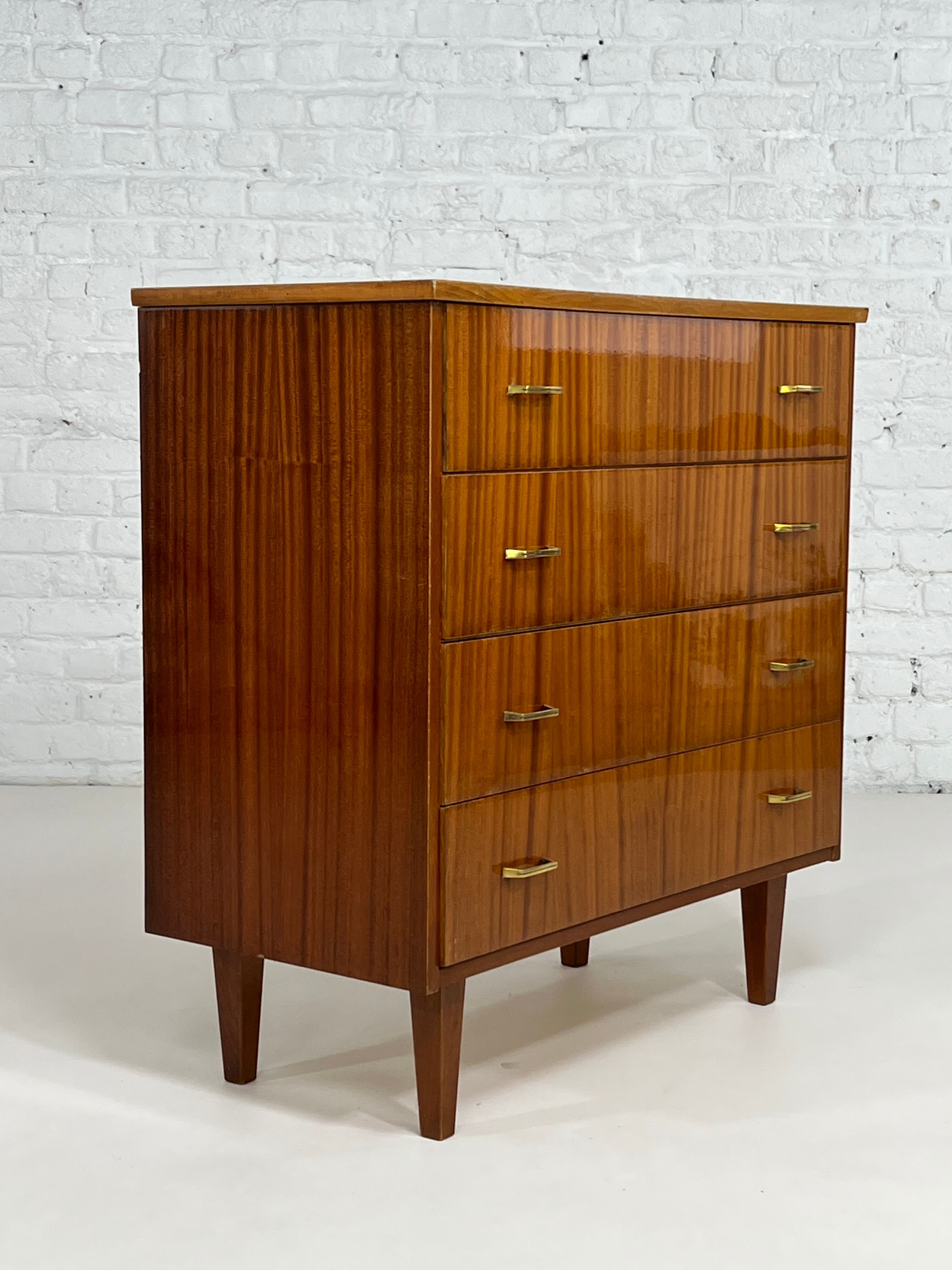 Commode années 60 en bois et laiton