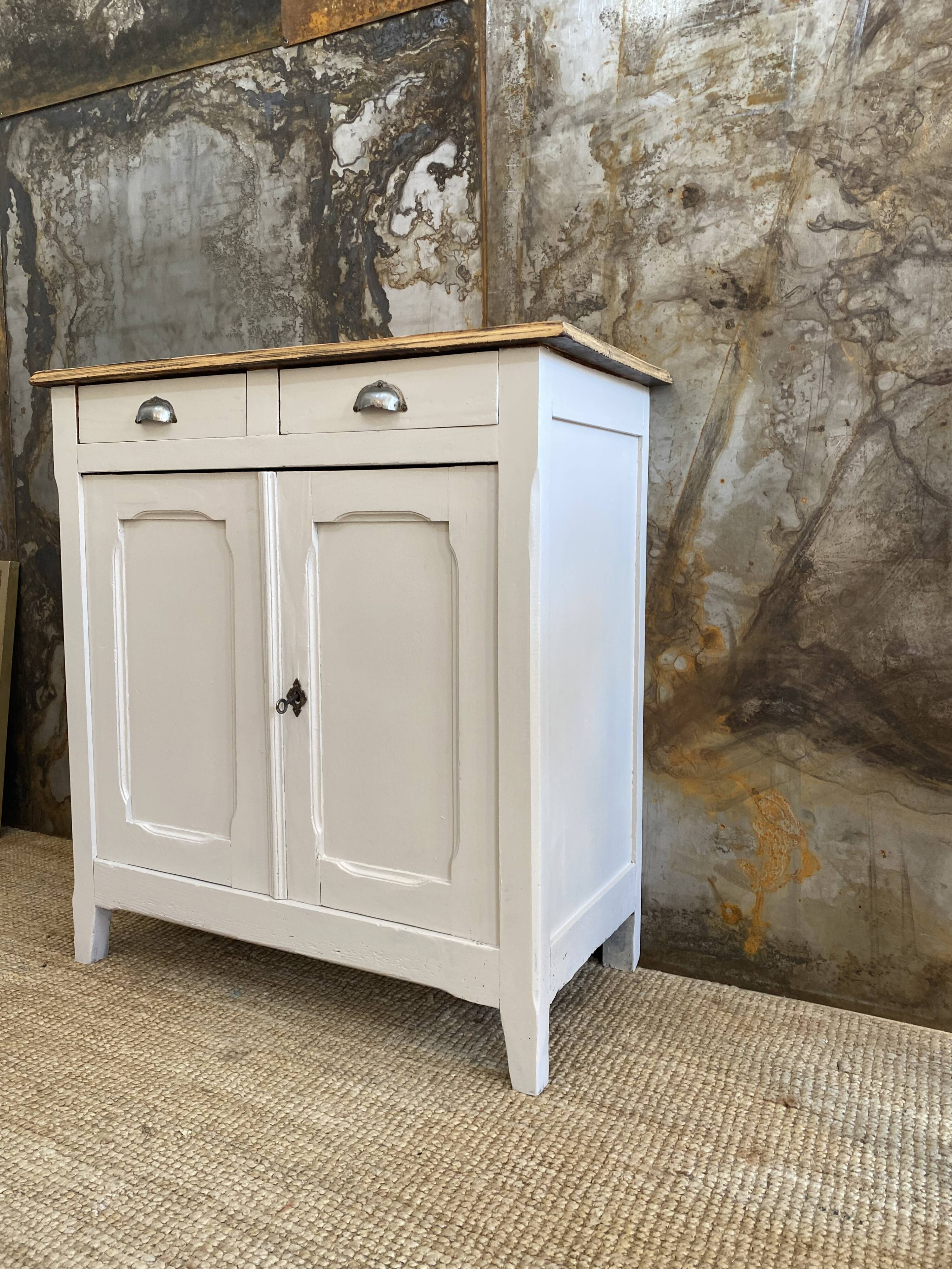 Parisian buffet raw wood and roasted sesame