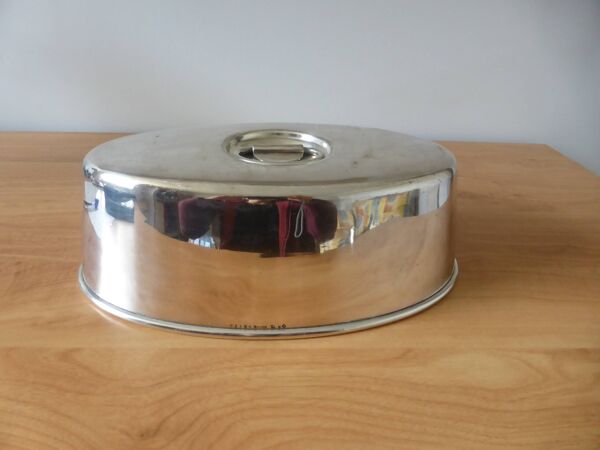 Cloche de service en métal argenté Ecruis monogrammée 240516