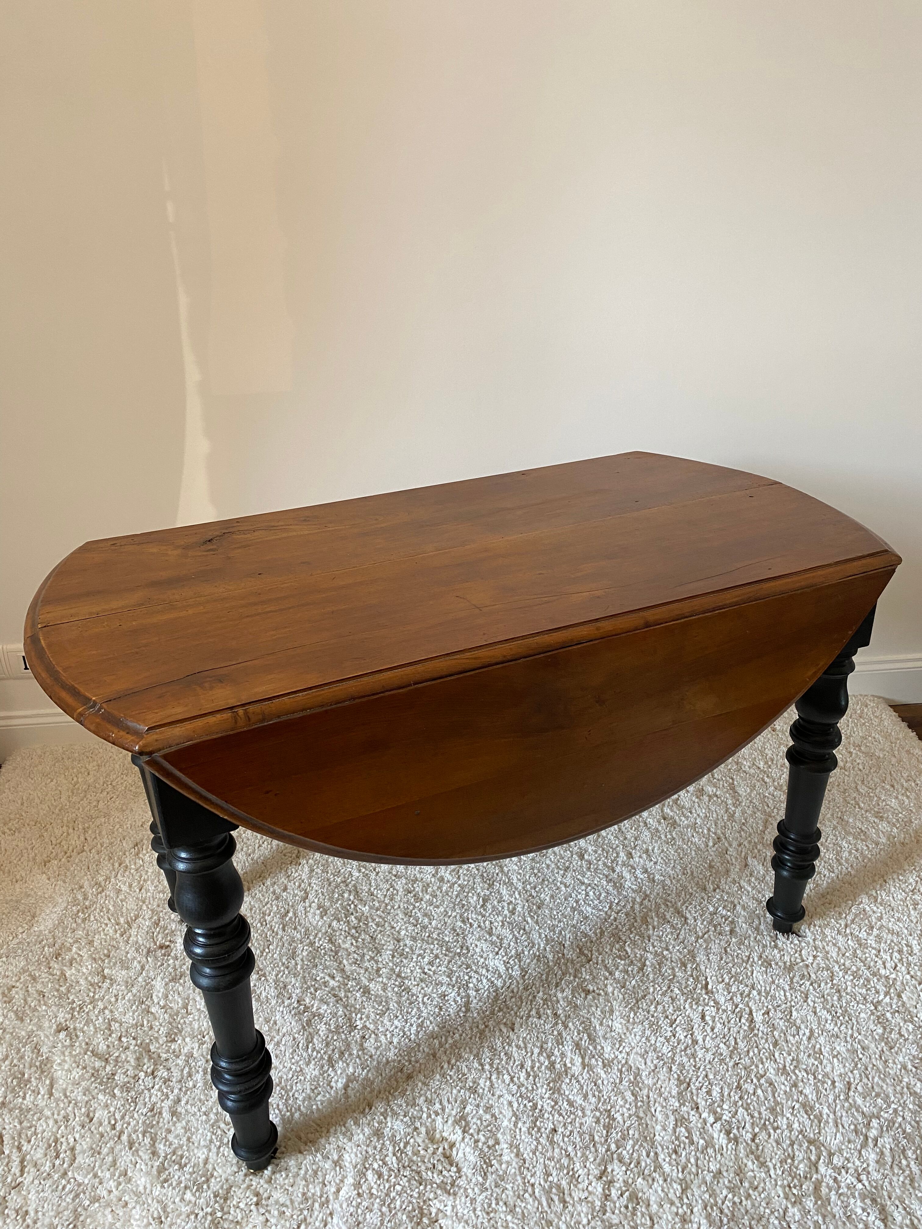 Round table black folding room