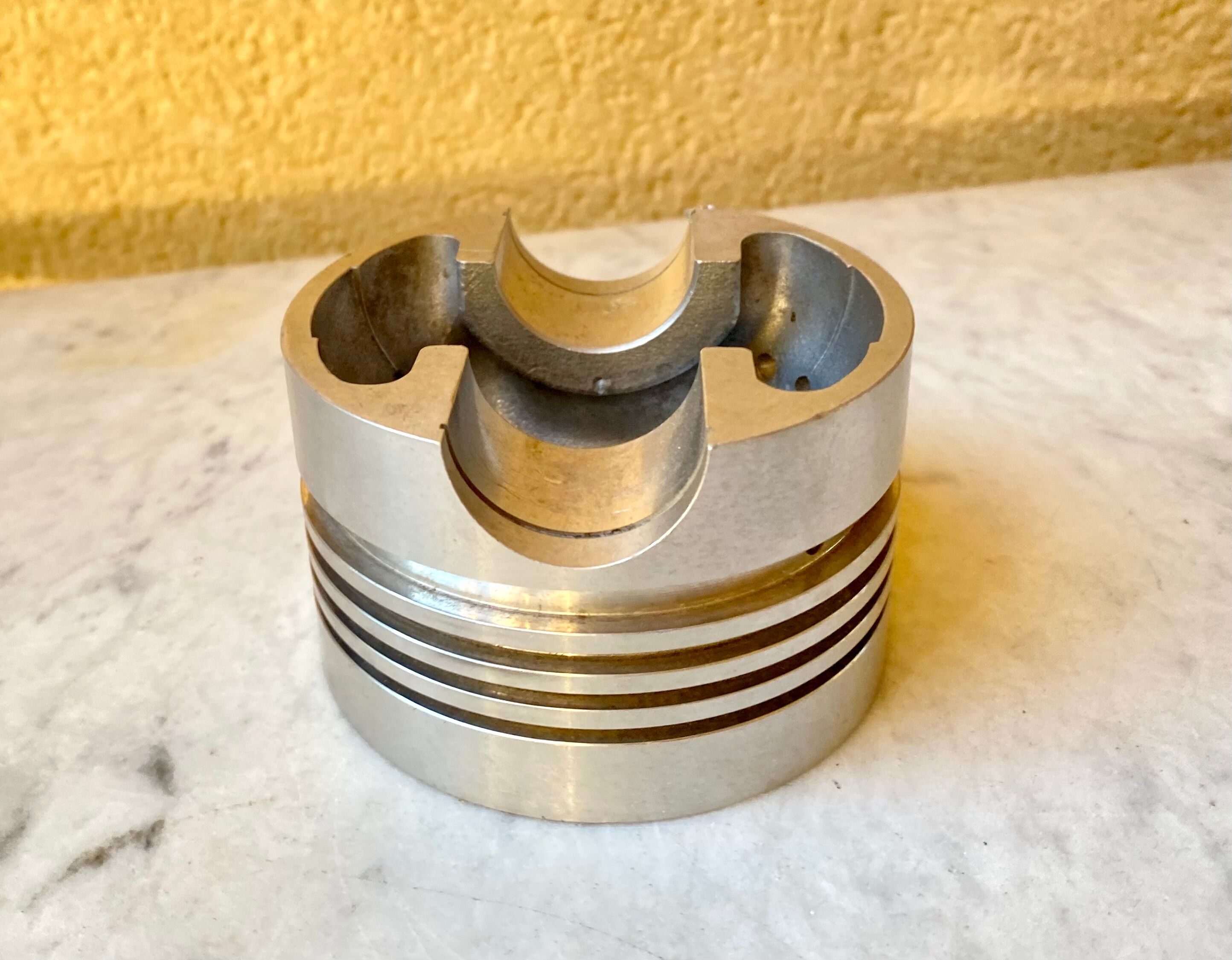 Ashtray piston design industrial workshop original aluminum cast iron vintage 70s