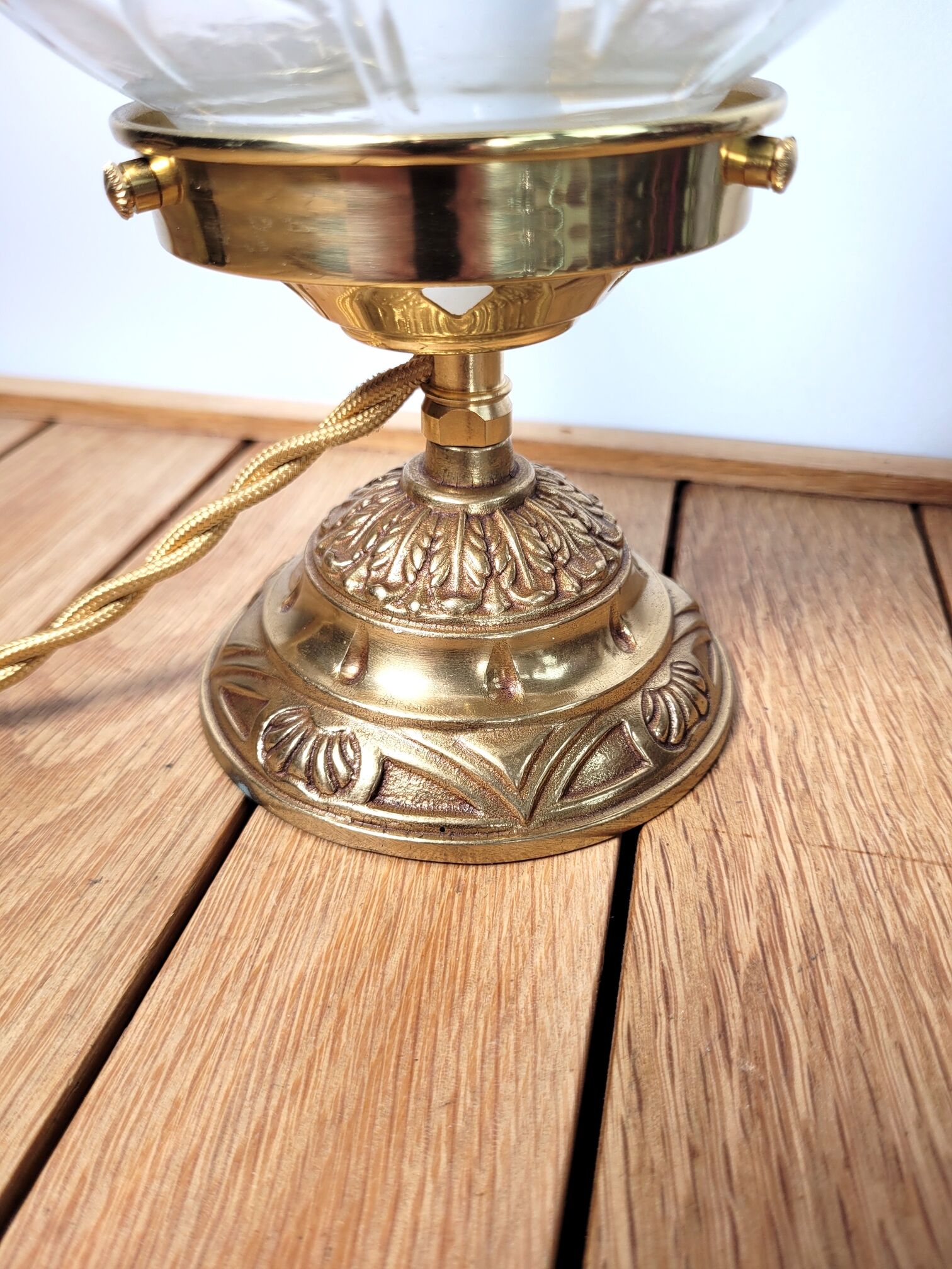 Vintage globe lamp in glass and brass