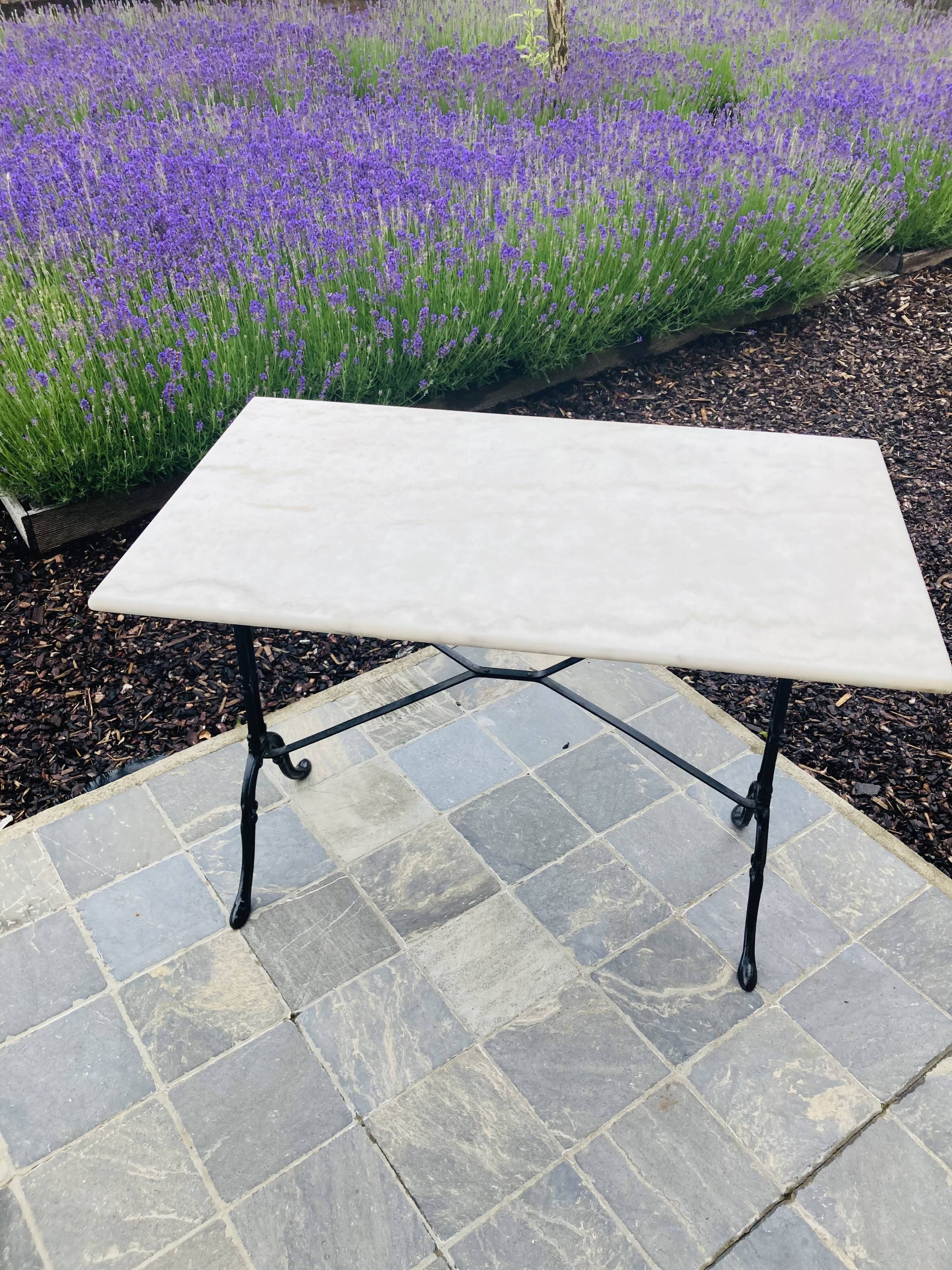 Table bistrot en marbre de carrare