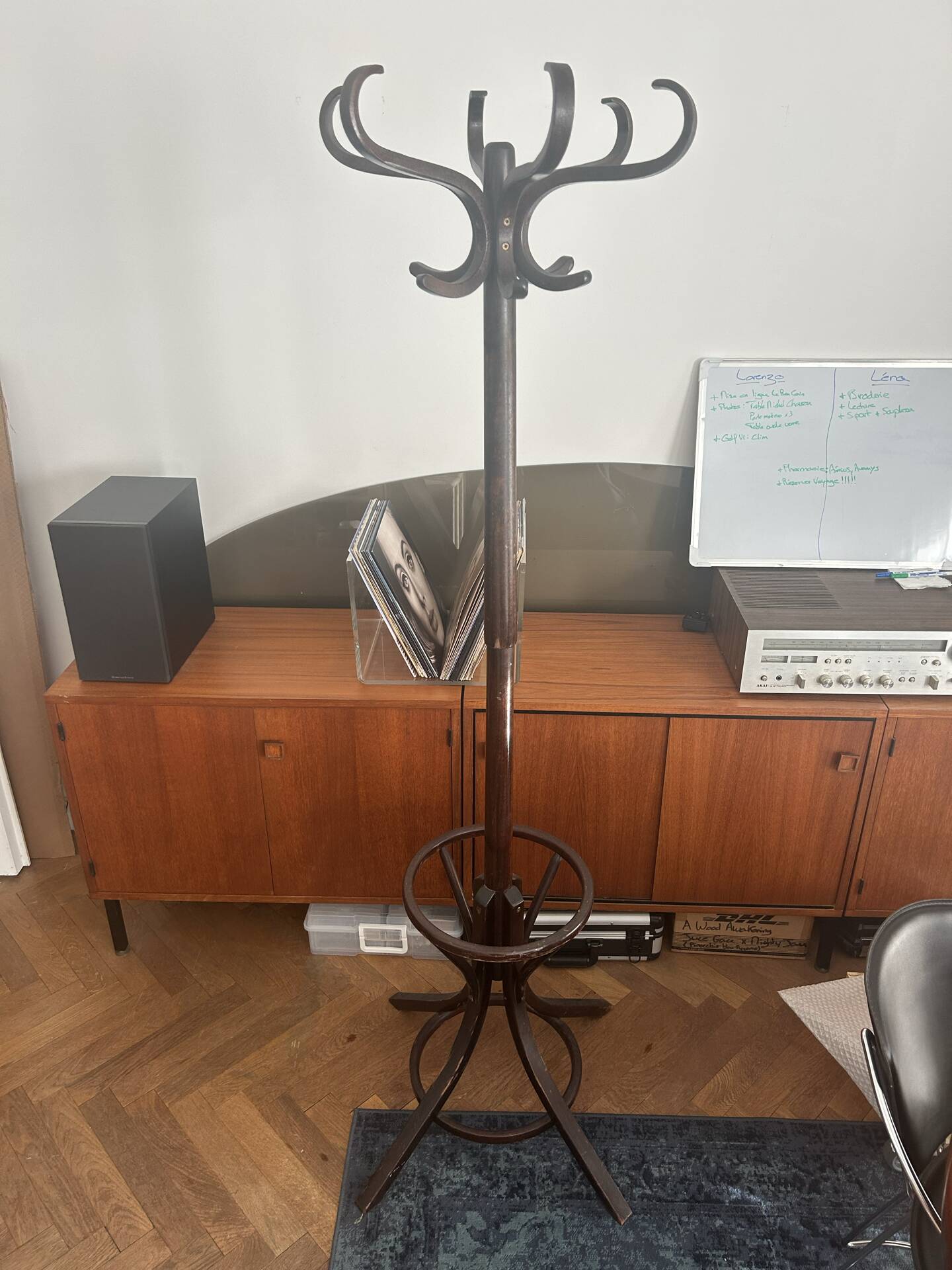 Baumann coat rack, swivelling parrot design from the 60s/70s in wood.