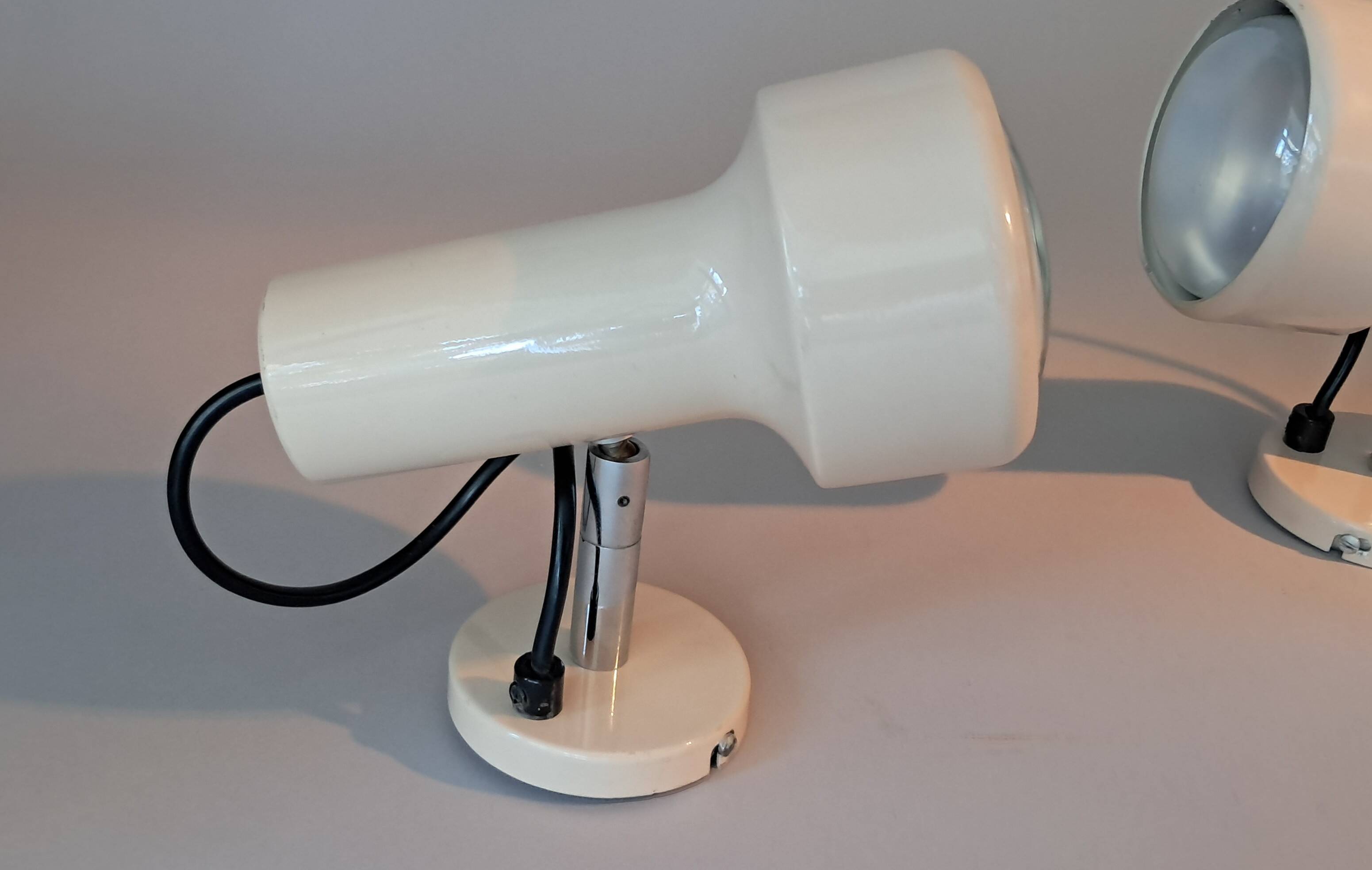 Pair of 1970 wall lights in beige lacquered aluminum.