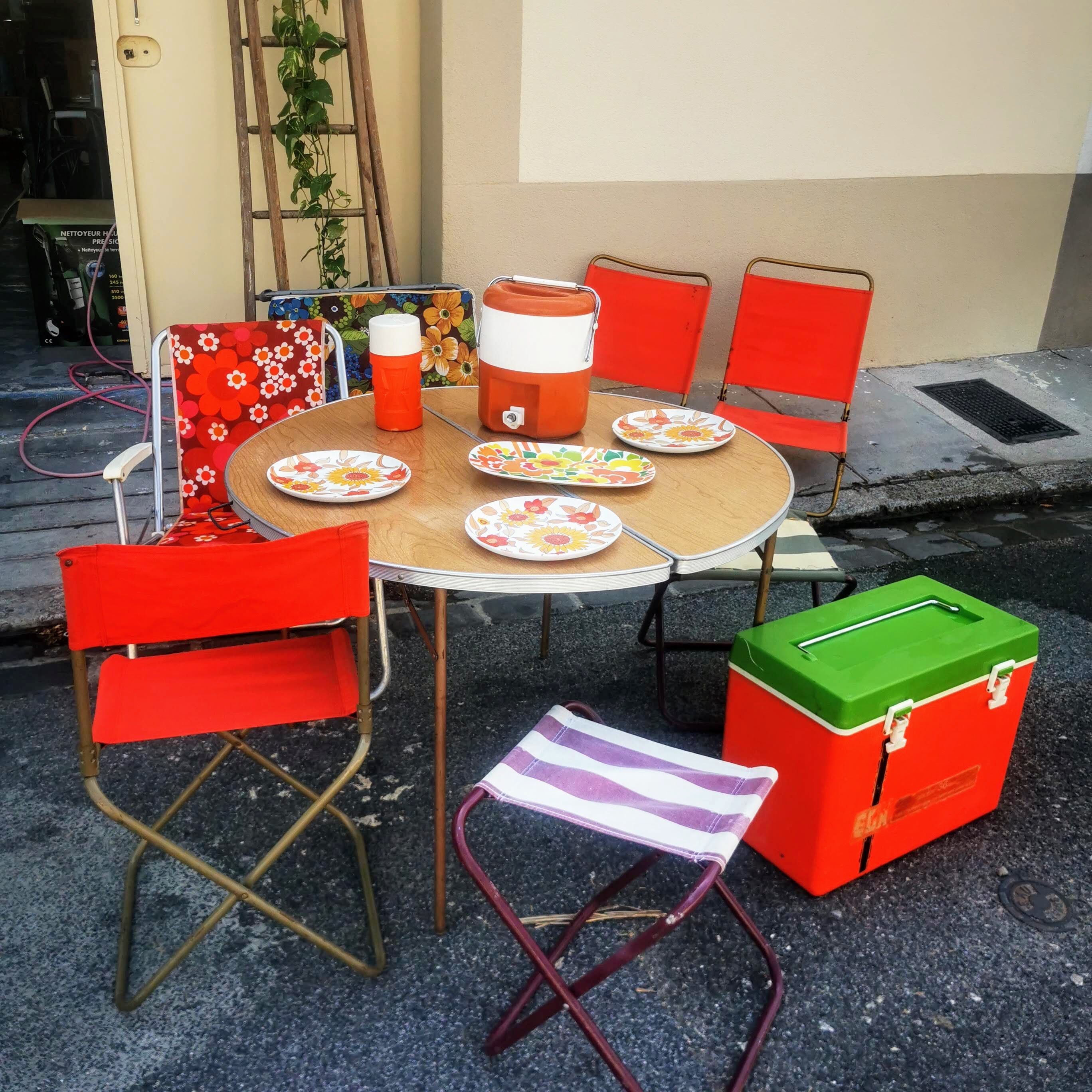 Round camping table