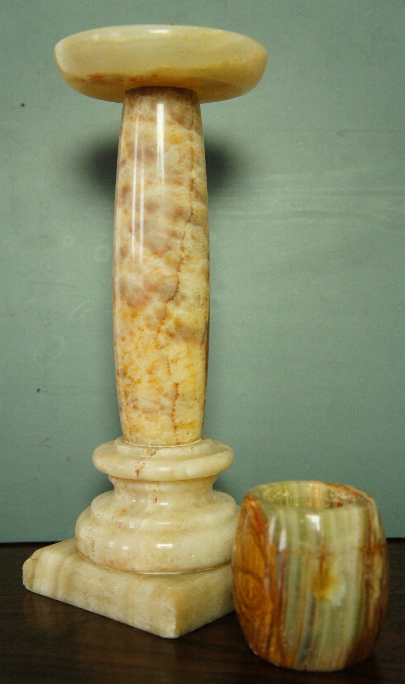 Set of 2 candlesticks in travertine